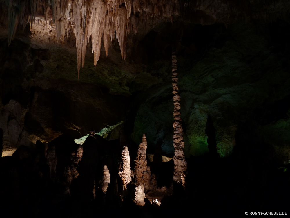 Carlsbad Caverns National Park Höhle geologische formation Fels Stein Tourismus Reisen Park Wasser Berg Geologie Landschaft nationalen Schlucht Bildung landschaftlich Fluss natürliche Erde dunkel Innenseite Klippe im freien Himmel Antike u-Bahn Wald Baum Höhle nass Denkmal alt Tropfsteinhöhle Kalkstein Urlaub außerhalb Dunkelheit Licht im freien Sandstein Felsen Sand Wüste Architektur felsigen Orange Loch Steine See Stalagmit Creek Bäume Tal Wild Wildnis friedliche Farbe Calcit Aushöhlung Escape geheimnisvolle entfernten Mysterium Extreme tief Gebäude Mauer Meer Wolken gelb Berge historischen Wahrzeichen Szenerie Pflanze Geschichte Kavernen Speläologie geologische Klettern Bogen Attraktion Ziel Sommer Ökologie Tourist fallen Küste Gras Formationen Frühling Tag Bögen Ruine ungewöhnliche Mineral unter Einsamkeit ruhig Kiefer einzigartige Erhaltung historische Kontur berühmte Umgebung Ruhe bunte Sonnenlicht mir cave geological formation rock stone tourism travel park water mountain geology landscape national canyon formation scenic river natural earth dark inside cliff outdoor sky ancient underground forest tree cavern wet monument old stalactite limestone vacation outside darkness light outdoors sandstone rocks sand desert architecture rocky orange hole stones lake stalagmite creek trees valley wild wilderness peaceful color calcite erosion escape mysterious remote mystery extreme deep building wall sea clouds yellow mountains historic landmark scenery plant history caverns speleology geologic climb arch attraction destination summer ecology tourist fall coast grass formations spring day arches ruins unusual mineral under solitude quiet pine unique conservation historical silhouette famous environment calm colorful sunlight mine