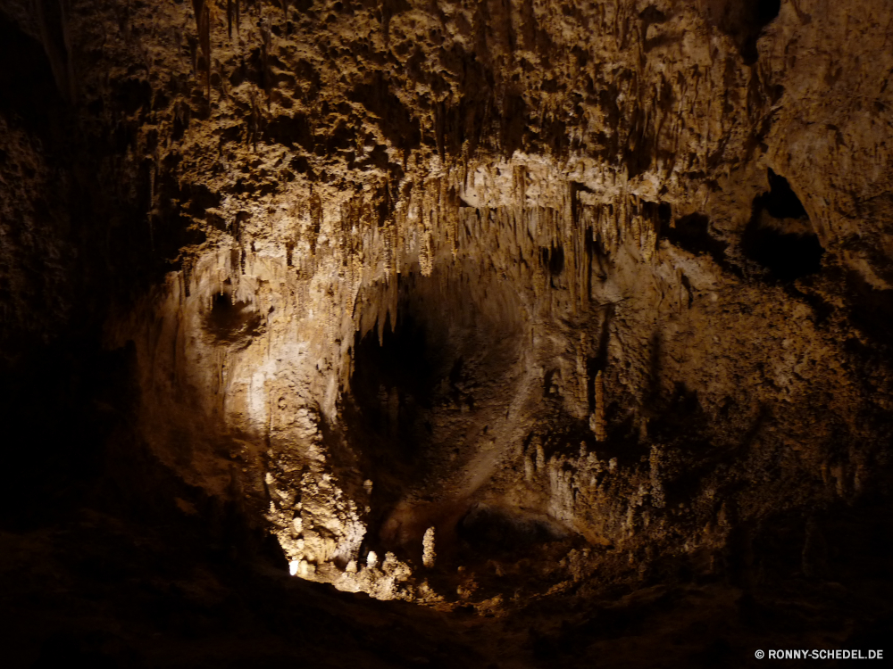 Carlsbad Caverns National Park Höhle geologische formation Fels Loch Geologie Antike Stein Tourismus Reisen Landschaft Park Erde Berg natürliche dunkel Schlucht alt landschaftlich Baum Mauer Bildung nationalen im freien Licht Innenseite Sandstein Tunnel Klippe u-Bahn Wasser Wald Farbe Höhle Kalkstein Formationen Muster Grunge Mysterium Jahrgang Orange Textur Tropfsteinhöhle Dunkelheit Tal Antik Stalagmit geologische nass Herbst tief Sand Felsen Denkmal Himmel Rau im Alter von gelb Urlaub geheimnisvolle felsigen entfernten Extreme Braun Attraktion Gebäude außerhalb Holz Tourist fallen Szenerie schwarz Retro Struktur Calcit Fluss Mining Durchgang Aushöhlung Klettern unter Szene Kiefer bunte Verwittert Boden Kunst Gestaltung Wüste Ökologie schmutzig Wahrzeichen Speläologie Architektur Escape Zelle Wandern Tapete getragen einzigartige Grunge Steine Hügel Land historischen Geschichte cave geological formation rock hole geology ancient stone tourism travel landscape park earth mountain natural dark canyon old scenic tree wall formation national outdoor light inside sandstone tunnel cliff underground water forest color cavern limestone formations pattern grunge mystery vintage orange texture stalactite darkness valley antique stalagmite geologic wet autumn deep sand rocks monument sky rough aged yellow vacation mysterious rocky remote extreme brown attraction building outside wood tourist fall scenery black retro structure calcite river mining passage erosion climb under scene pine colorful weathered ground art design desert ecology dirty landmark speleology architecture escape cell hiking wallpaper worn unique grungy stones hill land historic history