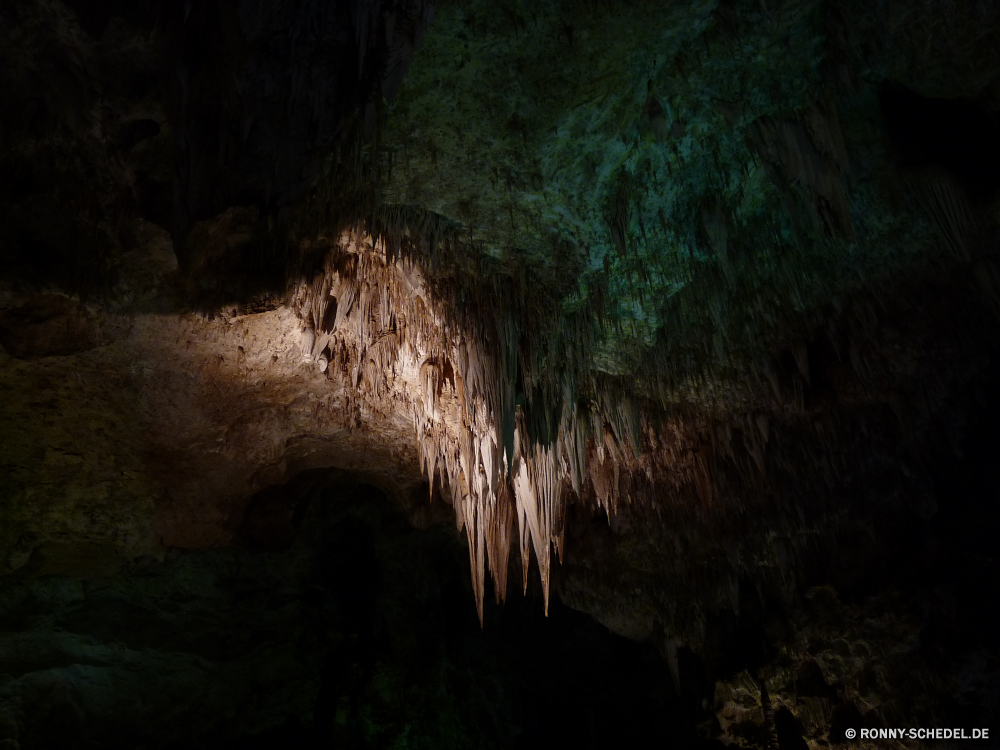 Carlsbad Caverns National Park Höhle geologische formation Fels Stein Geologie Berg Landschaft Tourismus Wasser Reisen Park nationalen Schlucht Bildung Klippe natürliche Felsen Erde Fluss Sandstein Antike Berge im freien im freien Mauer Baum landschaftlich Kalkstein Innenseite Himmel u-Bahn tief dunkel alt Sand Tropfsteinhöhle Höhle felsigen Tal Extreme Urlaub Wildnis Wüste Aushöhlung Orange Steine Licht Denkmal Pflanze außerhalb Stalagmit geologische Dunkelheit nass Umgebung Mysterium Farbe Hügel Muster Tourist Szenerie Calcit Formationen geologische Creek Klettern Escape geheimnisvolle unter Loch Wald Erhaltung Frühling Meer Ökologie Textur Mining versteckt ungewöhnliche Tour entfernten Boden Stream Sommer See Mineralien Wanderung Reiseziele Schatten Attraktion Holz Ziel gelb Küste Schneiden Sonnenlicht cave geological formation rock stone geology mountain landscape tourism water travel park national canyon formation cliff natural rocks earth river sandstone ancient mountains outdoor outdoors wall tree scenic limestone inside sky underground deep dark old sand stalactite cavern rocky valley extreme vacation wilderness desert erosion orange stones light monument plant outside stalagmite geologic darkness wet environment mystery color hill pattern tourist scenery calcite formations geological creek climb escape mysterious under hole forest conservation spring sea ecology texture mining hidden unusual tour remote ground stream summer lake minerals hike destinations shade attraction wood destination yellow coast cut sunlight