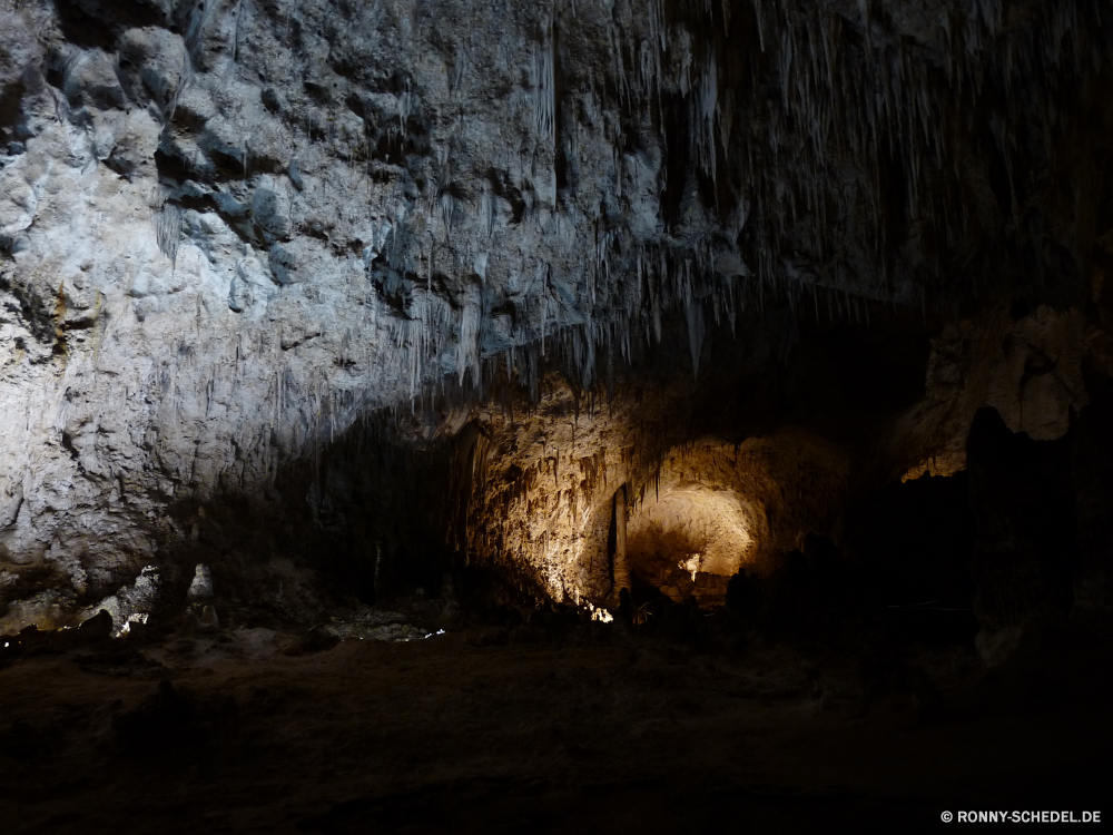 Carlsbad Caverns National Park Höhle geologische formation Fels Heu Stein Park Landschaft Futter Wald Baum landschaftlich Wasser Berg Feed im freien Reisen Fluss Geologie Tourismus natürliche Bäume Himmel Umgebung nationalen Holz Felsen Orange Schlucht fallen Herbst Berge Sandstein Bildung felsigen Mauer Sand im freien alt Tunnel außerhalb friedliche Erde Creek Loch Urlaub gelb Wild Antike Wolken Klippe Szenerie Frühling Licht bunte dunkel Straße Schatten Braun Tal Szene Hölzer Stream Innenseite nass Meer Farbe Wasserfall Kiefer entfernten Extreme Steine Ziel Wüste Denkmal Wildnis Essen Sonnenuntergang Tag Pflanze Entwicklung des ländlichen Land cave geological formation rock hay stone park landscape fodder forest tree scenic water mountain feed outdoor travel river geology tourism natural trees sky environment national wood rocks orange canyon fall autumn mountains sandstone formation rocky wall sand outdoors old tunnel outside peaceful earth creek hole vacation yellow wild ancient clouds cliff scenery spring light colorful dark road shadow brown valley scene woods stream inside wet sea color waterfall pine remote extreme stones destination desert monument wilderness food sunset day plant rural country