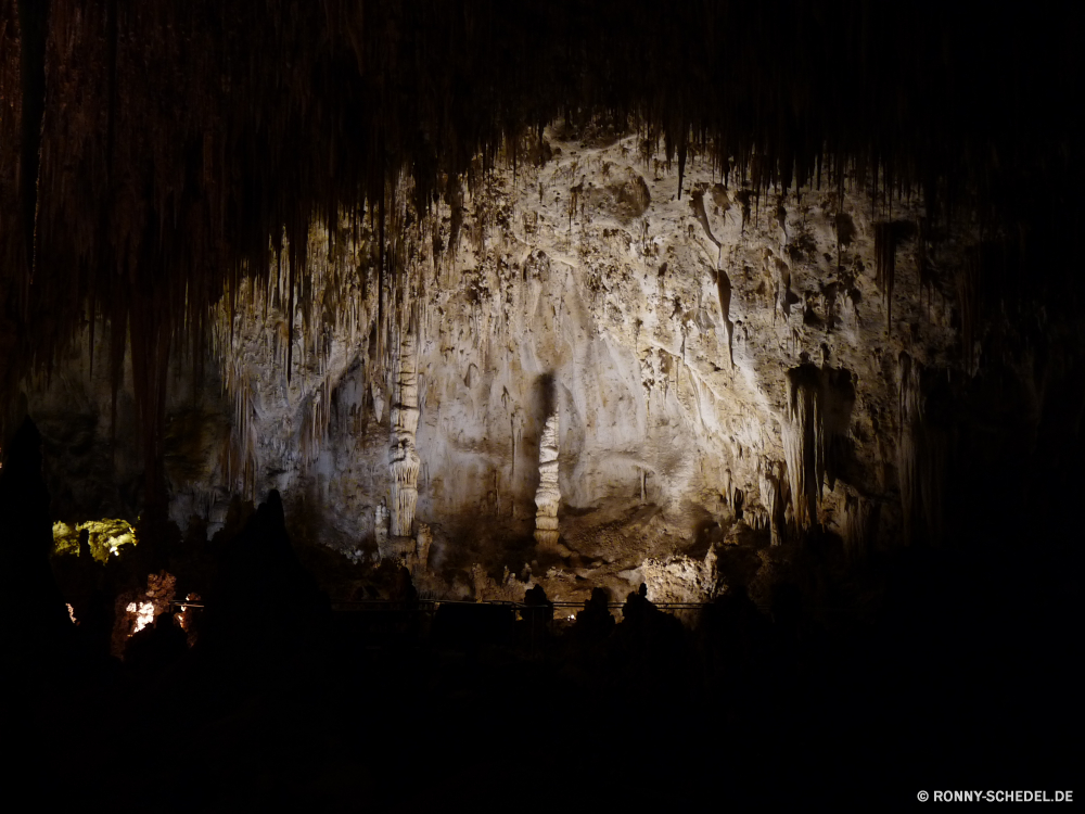 Carlsbad Caverns National Park Höhle geologische formation Mauer Grunge alt Textur Muster Jahrgang texturierte Rau Antike Braun dunkel im Alter von Oberfläche Verwittert natürliche Hintergrund Material Grunge Antik rostige Retro Fels beschädigt schmutzig Stein Gestaltung Rost Struktur Kunst Tourismus Innenseite Geologie Fleck getragen Holz künstlerische Tropfsteinhöhle Tapete Licht Park Höhle Kalkstein u-Bahn Dunkelheit Landschaft Mysterium Baum Detail malen Architektur Frame befleckt Hintergründe Schließen geheimnisvolle Industrie metallische nationalen Stalagmit geologische Holz Gebäude Korn Reisen Erde Wirkung Calcit Berg Formationen Metall aus Holz Mineral zu knacken Wasser veraltet leere Raum Eisen nass Loch Mineralien Papier schwarz Aushöhlung chaotisch Verfall detaillierte vor Ort Steine Ökologie Grafik Tourist Farbe Malerei Wahrzeichen Stahl landschaftlich Urban cave geological formation wall grunge old texture pattern vintage textured rough ancient brown dark aged surface weathered natural backdrop material grungy antique rusty retro rock damaged dirty stone design rust structure art tourism inside geology stain worn wood artistic stalactite wallpaper light park cavern limestone underground darkness landscape mystery tree detail paint architecture frame stained backgrounds close mysterious industry metallic national stalagmite geologic timber building grain travel earth effect calcite mountain formations metal wooden mineral crack water obsolete empty space iron wet hole minerals paper black erosion messy decay detailed spot stones ecology graphic tourist color painting landmark steel scenic urban