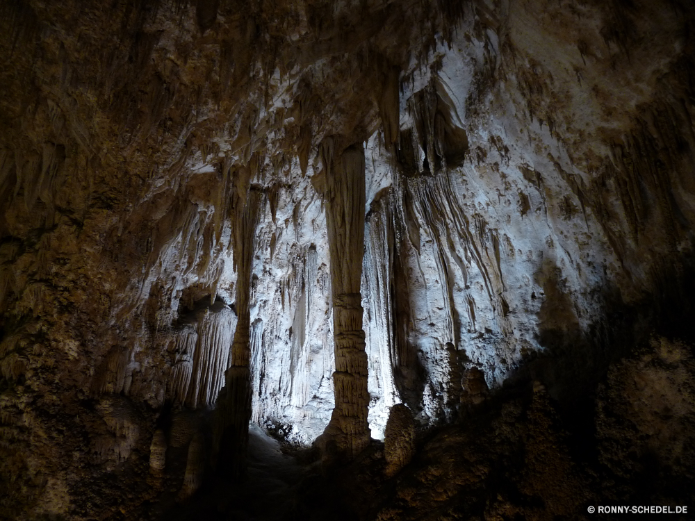 Carlsbad Caverns National Park Höhle geologische formation Baum Park Fels Wald Landschaft nationalen natürliche Reisen Berg Tourismus Stein Holz Wasser Bäume Geologie im freien Pflanze Antike Kofferraum Bildung im freien dunkel Umgebung alt Himmel Fluss Erde Rinde landschaftlich Licht Innenseite Tropfsteinhöhle Wasserfall Erhaltung Klippe Ökologie Frühling Höhle Kalkstein u-Bahn Dunkelheit nass Sonnenlicht Schlucht Wandern Hölzer Wildnis Sommer Muster Szenerie Sandstein Wanderung Extreme Braun tief Felsen Mauer Branch fallen Textur Farbe Sonne Aushöhlung Wachstum Tag Tal Steine Orange friedliche Urlaub Stalagmit geologische geologische Szene geheimnisvolle Mysterium Attraktion Bereich Abenteuer Stream Herbst texturierte Blatt Blätter cave geological formation tree park rock forest landscape national natural travel mountain tourism stone wood water trees geology outdoors plant ancient trunk formation outdoor dark environment old sky river earth bark scenic light inside stalactite waterfall conservation cliff ecology spring cavern limestone underground darkness wet sunlight canyon hiking woods wilderness summer pattern scenery sandstone hike extreme brown deep rocks wall branch fall texture color sun erosion growth day valley stones orange peaceful vacation stalagmite geologic geological scene mysterious mystery attraction area adventure stream autumn textured leaf leaves