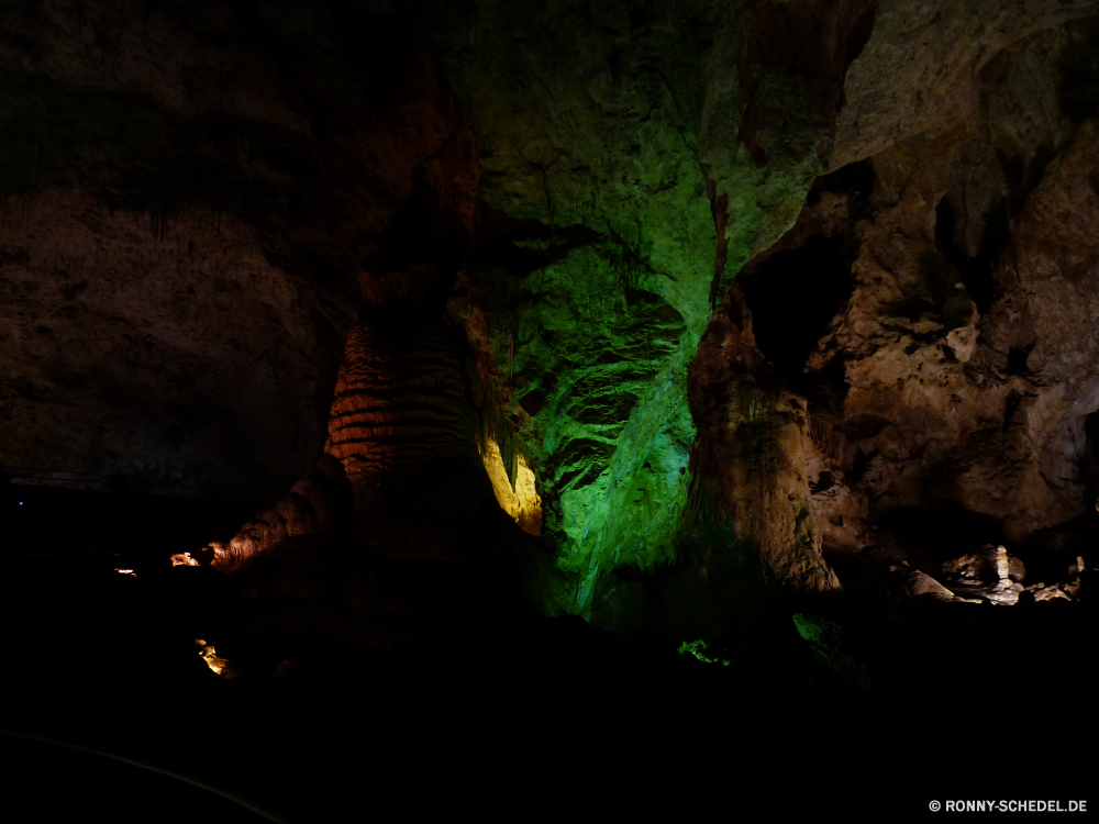 Carlsbad Caverns National Park Höhle geologische formation Fels Stein Licht Geologie Tourismus dunkel Wasser Park Reisen Schlucht Erde Landschaft landschaftlich Farbe Orange Berg Bildung nationalen alt gelb bunte Fluss Sandstein Tal Kunst Sand außerhalb Klettern Muster felsigen Klippe Baum Extreme natürliche Antike Denkmal Innenseite Tourist u-Bahn seltene Escape im freien Urlaub entfernten Textur Wüste Grunge Himmel Gestaltung Mauer Höhle Creek Mann Szene Mysterium Kiefer Pause einzigartige Felsen Tapete Fantasie Braun futuristische nass Nacht Tropfsteinhöhle Schluchten Dunkelheit Meer Mineral gemacht Fraktal Tunnel Wirkung Grafik lila Schneiden Religion Schatten cave geological formation rock stone light geology tourism dark water park travel canyon earth landscape scenic color orange mountain formation national old yellow colorful river sandstone valley art sand outside climb pattern rocky cliff tree extreme natural ancient monument inside tourist underground rare escape outdoor vacation remote texture desert grunge sky design wall cavern creek man scene mystery pine break unique rocks wallpaper fantasy brown futuristic wet night stalactite canyons darkness sea mineral made fractal tunnel effect graphic purple cut religion shadow