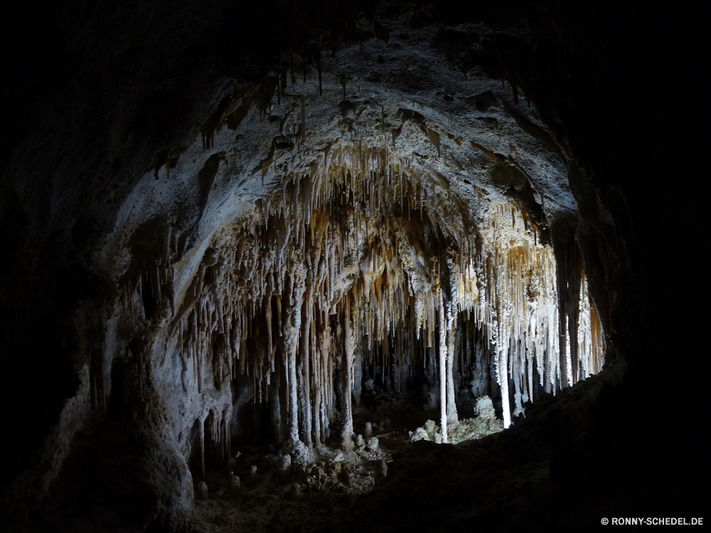 Carlsbad Caverns National Park Höhle geologische formation Fels natürliche Stein dunkel Wasser Park Landschaft Geologie Tourismus Licht Reisen Baum Kalkstein Wald Muster nass Innenseite u-Bahn Dunkelheit Erde Himmel Berg schwarz Antike Urlaub Tropfsteinhöhle Höhle im freien Mysterium Steine Mauer im freien Loch alt Farbe Ökologie geologische geheimnisvolle Bäume tief Sonne Felsen bunte nationalen fallen Stalagmit Umgebung Mineralien Formationen Bildung Tapete Holz Kunst Textur Speläologie Fluss Mining landschaftlich Mineral felsigen gelb Gestaltung Orange Szenerie Braun Calcit geologische Ressourcen Frühling Szene ungewöhnliche kalt Tour Klippe unter Wandern Erhaltung Urlaub Neu Tourist am Morgen Nacht Farben Saison cave geological formation rock natural stone dark water park landscape geology tourism light travel tree limestone forest pattern wet inside underground darkness earth sky mountain black ancient holiday stalactite cavern outdoors mystery stones wall outdoor hole old color ecology geologic mysterious trees deep sun rocks colorful national fall stalagmite environment minerals formations formation wallpaper wood art texture speleology river mining scenic mineral rocky yellow design orange scenery brown calcite geological resources spring scene unusual cold tour cliff under hiking conservation vacation new tourist morning night colors season