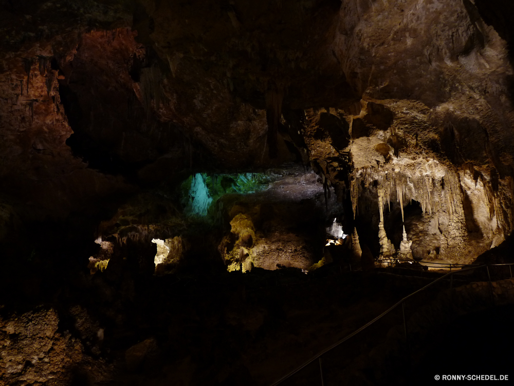 Carlsbad Caverns National Park Höhle geologische formation Fels Stein Schlucht Reisen Tourismus Park Berg Landschaft Klippe landschaftlich nationalen Geologie Fluss Wasser Wüste Urlaub Sand im freien Sandstein Himmel Baum Bildung Tunnel Orange Tal alt Felsen Mauer Innenseite Antike Erde Gebäude dunkel Architektur natürliche Denkmal Szene Berge Tourist felsigen entfernten Extreme u-Bahn Klettern Aushöhlung Farbe Abenteuer außerhalb geologische Südwesten Wandern Meer historischen Licht gelb Szenerie mir im freien Bogen Loch Bau bunte Creek Escape Westen Frühling Wolken Wahrzeichen Küste Geschichte Durchgang Felge seltene Schloss Struktur Kiefer tief Pause einzigartige Backstein Süden Fenster friedliche lila Schneiden Sonnenlicht cave geological formation rock stone canyon travel tourism park mountain landscape cliff scenic national geology river water desert vacation sand outdoor sandstone sky tree formation tunnel orange valley old rocks wall inside ancient earth building dark architecture natural monument scene mountains tourist rocky remote extreme underground climb erosion color adventure outside geological southwest hiking sea historic light yellow scenery mine outdoors arch hole construction colorful creek escape west spring clouds landmark coast history passage rim rare castle structure pine deep break unique brick south window peaceful purple cut sunlight