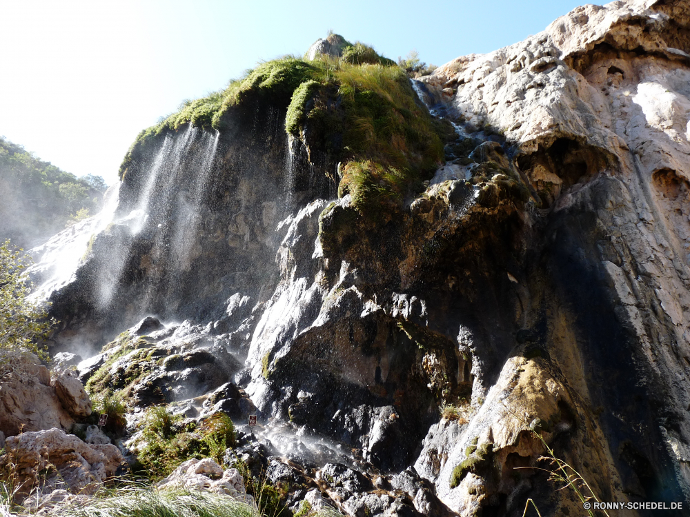 Sitting Bull Falls Linie Klippe Berg Landschaft Fels geologische formation Wildnis Reisen Wasser Himmel Tourismus Park Sommer Wald Stein Berge landschaftlich Meer Felsen nationalen Küste Hügel Urlaub Wolken im freien Strand Szenerie Ozean Bäume Baum im freien felsigen sonnig Sonne Fluss Tal Spitze natürliche Urlaub Küste Umgebung Szene Gletscher Wolke Insel Süden Tag Bereich Schnee Wandern Abenteuer Bucht Aushöhlung Schlucht Panorama seelandschaft Welle Höhle Tourist Geologie Ufer Eis natürliche Höhe ruhige Kiefer Sonnenlicht Klippen Bildung Sand Pflanze klar Wild Landschaften Steine Vorgebirge Gras hoch Panorama Reise Steigung See Horizont line cliff mountain landscape rock geological formation wilderness travel water sky tourism park summer forest stone mountains scenic sea rocks national coast hill vacation clouds outdoors beach scenery ocean trees tree outdoor rocky sunny sun river valley peak natural holiday coastline environment scene glacier cloud island south day range snow hiking adventure bay erosion canyon panoramic seascape wave cave tourist geology shore ice natural elevation tranquil pine sunlight cliffs formation sand plant clear wild scenics stones promontory grass high panorama trip slope lake horizon