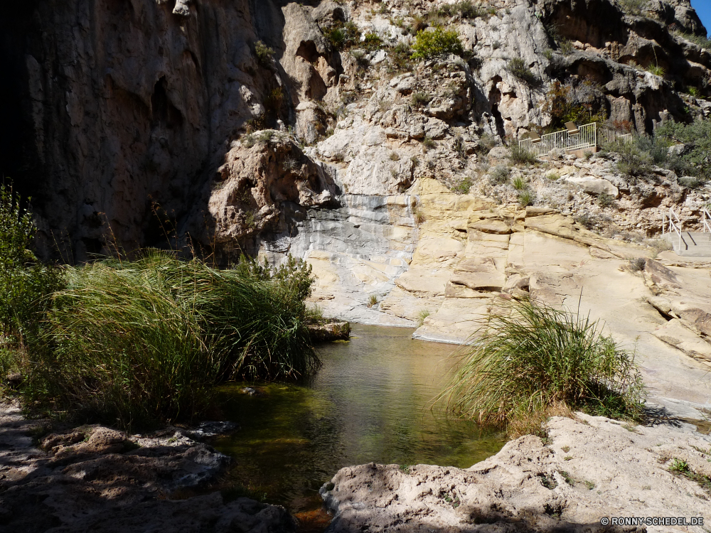 Sitting Bull Falls Kanal Körper des Wassers Fluss Wasser Fels Landschaft Stein Stream Berg Wald Felsen Wasserfall Baum im freien Creek geologische formation Park Sommer Frühling Umgebung Reisen Höhle landschaftlich natürliche fließende Klippe Wild im freien Moos Meer Szenerie Küste Kaskade Tourismus Berge Strömung friedliche fallen Schlucht Bewegung Wildnis Bäume Szene nass Urlaub felsigen nationalen platsch Tag rasche See frisch Ozean Steine Herbst Insel ruhige Reinigen Küste Pflanze Schlucht Drop Strand Belaubung frische Luft fallen üppige Entwicklung des ländlichen Hölzer Sonne Blatt glatte Klippen Wandern Landschaften sonnig Paradies Tropischer lange Land Sand Reflexion Blätter klar Urlaub niemand Reise Ufer Tal Himmel Geschwindigkeit Kühl Gras hoch Landschaften Saison Gelände kalt seelandschaft Erhaltung gelassene Ökologie Ruhe Frieden Tourist channel body of water river water rock landscape stone stream mountain forest rocks waterfall tree outdoor creek geological formation park summer spring environment travel cave scenic natural flowing cliff wild outdoors moss sea scenery coast cascade tourism mountains flow peaceful fall canyon motion wilderness trees scene wet vacation rocky national splash day rapid lake fresh ocean stones autumn island tranquil clean coastline plant ravine drop beach foliage freshness falling lush rural woods sun leaf smooth cliffs hiking scenics sunny paradise tropical long land sand reflection leaves clear holiday nobody trip shore valley sky speed cool grass high landscapes season terrain cold seascape conservation serene ecology calm peace tourist