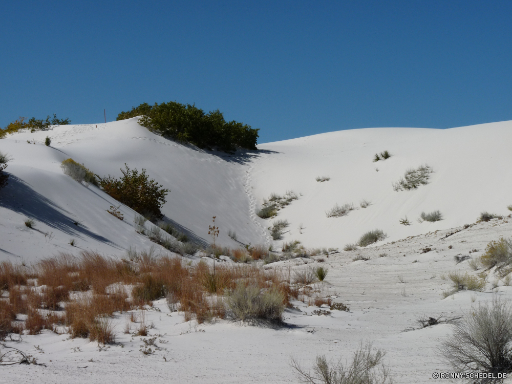 White Sands National Monument Schnee Düne Winter Landschaft kalt Berg Steigung Eis Himmel Berge Frost Wetter schneebedeckt Baum Skipiste Wald Saison Reisen Bäume Bereich gefroren Einfrieren Spitze Park geologische formation Szenerie Alpine im freien Ski im freien abgedeckt Sonne hoch sonnig Hügel landschaftlich Urlaub majestätisch Wandern Holz saisonale Tourismus Kiefer Szene Sand Wildnis Aufstieg Tag Sport Wolke Wolken Extreme Hölzer Gletscher eisig Land Sonnenschein Branch Skifahren Alpen Straße frostig Nach oben nationalen Spitzen Urlaub Sonnenlicht Kühl Landschaften Klima Land Feld Horizont Umgebung Bergsteigen Entwicklung des ländlichen Track Fels Reise Licht Landschaft Boden ruhige Mount Klettern Wanderweg Resort Linie natürliche Tanne Gipfeltreffen Höhe Schneefall klar Busch Alp Freizeit Neu Tourist Erholung snow dune winter landscape cold mountain slope ice sky mountains frost weather snowy tree ski slope forest season travel trees range frozen freeze peak park geological formation scenery alpine outdoors ski outdoor covered sun high sunny hill scenic vacation majestic hiking wood seasonal tourism pine scene sand wilderness ascent day sport cloud clouds extreme woods glacier icy country sunshine branch skiing alps road frosty top national peaks holiday sunlight cool scenics climate land field horizon environment mountaineering rural track rock journey light countryside soil tranquil mount climbing trail resort line natural fir summit altitude snowfall clear bush alp leisure new tourist recreation