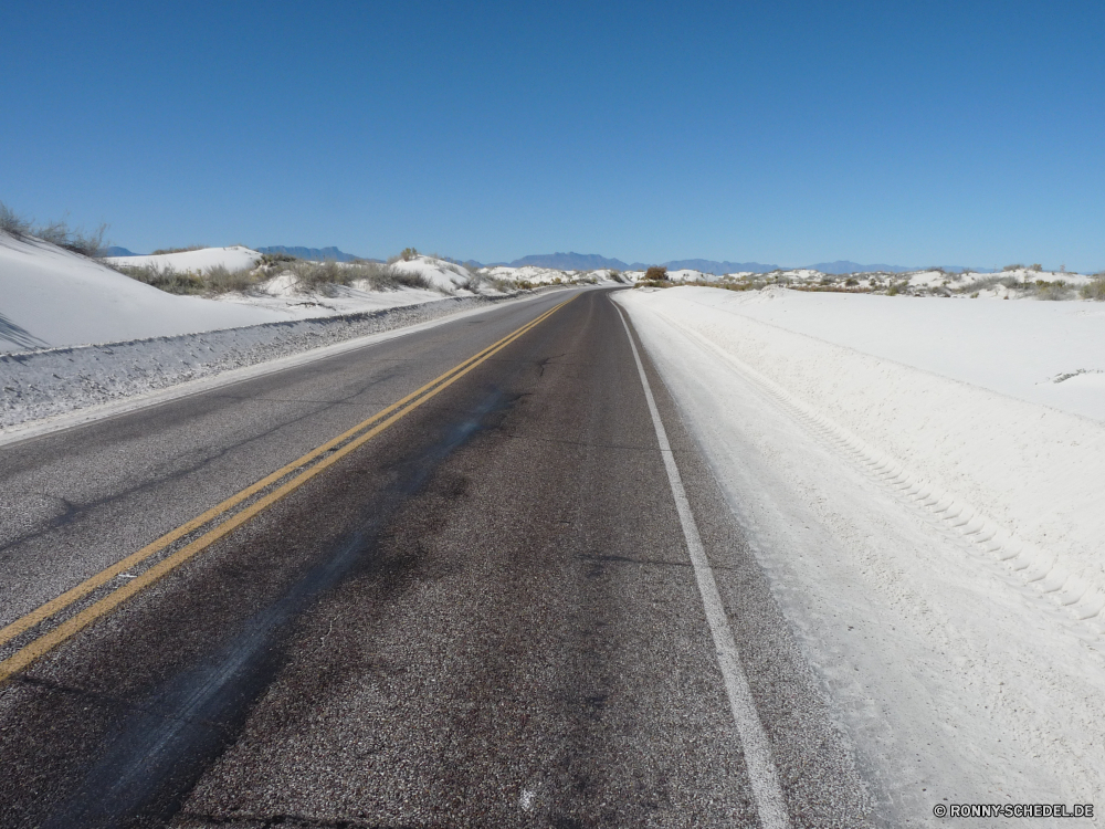 White Sands National Monument Straße Flügel Tragfläche Landschaft Autobahn Reise Gerät Asphalt Himmel Reisen Schnellstraße Reise Strecke Transport Laufwerk Horizont Wolken Entwicklung des ländlichen Wolke Wüste Art und Weise leere Land Autobahn Linie landschaftlich Szenerie Berg Berge Land Sand Perspektive Spur gerade fahren im freien Verkehr Szene Feld Geschwindigkeit Landschaft Verkehr Sommer Gras Auto Umgebung Küstenlinie Richtung lange Bewegung bewölkt Straße Freiheit im freien Asphalt Ferne Wolkengebilde Wald Schnee Park Verschieben sonnig Wiese Wetter weit Auto Düne Hügel Baum friedliche Einsamkeit Urlaub voran endlose Autobahn An Kurve einsam Reiner Bewegung Ziel schnell Bäume bunte Tag niemand Hügel Abenteuer Fahrzeug Tourismus Sonne gelb Aufstieg Öffnen Linien road wing airfoil landscape highway journey device asphalt sky travel expressway trip route transportation drive horizon clouds rural cloud desert way empty country freeway line scenic scenery mountain mountains land sand perspective lane straight driving outdoor transport scene field speed countryside traffic summer grass car environment shoreline direction long motion cloudy street freedom outdoors tarmac distant cloudscape forest snow park moving sunny meadow weather far auto dune hill tree peaceful solitude vacation ahead endless motorway to curve lonely plain movement destination fast trees colorful day nobody hills adventure vehicle tourism sun yellow ascent open lines