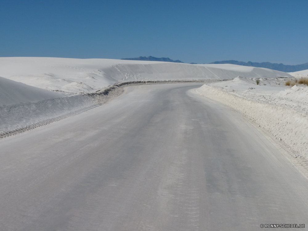 White Sands National Monument Düne Schnee Landschaft Winter Berg Eis kalt Steigung Berge Himmel Reisen im freien Sand Aufstieg schneebedeckt Spitze gefroren Wald Saison Straße Szenerie Wolken Frost Szene Bäume Ski Alpine landschaftlich Einfrieren Skipiste Sonne Hügel Wetter Baum im freien Bereich Linie Sport eisig sonnig Kristall Alpen Gletscher Boden Landschaften Reise Land saisonale Urlaub ruhige Extreme Erde Wildnis Resort geologische formation abgedeckt Land Tourismus Urlaub Fels Park Kühl hoch Wüste Fluss Autobahn Wandern Kiefer Hölzer Panorama Wolke Tag frostig Wanderweg felsigen majestätisch Track ruhig Sonnenschein Arktis Umgebung Tourist Horizont Neu Wasser Entwicklung des ländlichen Gras Skifahren Strecke Alp Nebel Urlaub Ziel Nach oben Straße Hochland Licht hell Sonnenlicht dune snow landscape winter mountain ice cold slope mountains sky travel outdoors sand ascent snowy peak frozen forest season road scenery clouds frost scene trees ski alpine scenic freeze ski slope sun hill weather tree outdoor range line sport icy sunny crystal alps glacier soil scenics journey country seasonal vacation tranquil extreme earth wilderness resort geological formation covered land tourism holiday rock park cool high desert river highway hiking pine woods panorama cloud day frosty trail rocky majestic track quiet sunshine arctic environment tourist horizon new water rural grass skiing route alp fog vacations destination top street highland light bright sunlight