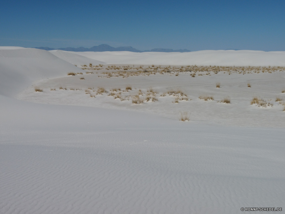 White Sands National Monument Düne Sand Schnee Landschaft Berg Winter Boden Himmel kalt Berge Erde Reisen Eis Alpine Sonne Wüste im freien schneebedeckt Hügel Urlaub Spitze Ski Wolken Bereich landschaftlich im freien Extreme gefroren sonnig Baum Einfrieren Saison Szenerie Resort Tourismus Land Frost Urlaub Bäume Steigung Sport Szene Dünen Sonnenschein hoch Skifahren Alpen abgedeckt Wandern Track Gletscher Landschaften Wald Nach oben Sommer saisonale Wildnis Tag majestätisch Wetter Fels Ozean heiß Freizeit klar Panorama Reise trocken Tourist Park eisig sandigen Strand Wasser Wolke Meer außerhalb ruhige Straße Horizont Sonnenlicht Land Dürre felsigen Panorama Abenteuer Klima Süden Wärme natürliche Licht Sonnenuntergang Schatten dune sand snow landscape mountain winter soil sky cold mountains earth travel ice alpine sun desert outdoors snowy hill vacation peak ski clouds range scenic outdoor extreme frozen sunny tree freeze season scenery resort tourism land frost holiday trees slope sport scene dunes sunshine high skiing alps covered hiking track glacier scenics forest top summer seasonal wilderness day majestic weather rock ocean hot leisure clear panorama journey dry tourist park icy sandy beach water cloud sea outside tranquil road horizon sunlight country drought rocky panoramic adventure climate south heat natural light sunset shadow