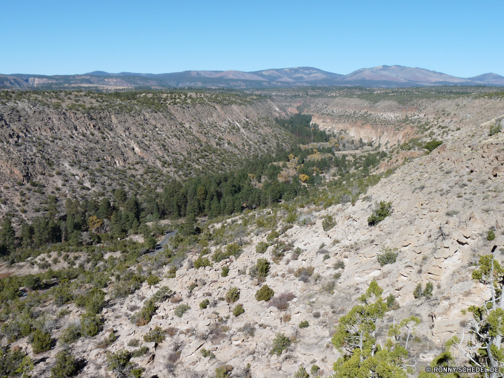 Bandelier National Monument Landschaft Berg Berge Fels Himmel Reisen Tal Stein Steigung Steinmauer landschaftlich Aufstieg Hochland Wasser Reiner Bereich Land Steppe Wildnis Park Felsen Fluss Baum Gras Tourismus Zaun im freien Sommer vascular plant im freien Wüste Insel Tag Pflanze Barrier Wolken Entwicklung des ländlichen Hügel Klippe natürliche nationalen Straße Kraut Strauch Wald Szenerie Feld Hügel felsigen Umgebung Panorama Land Landwirtschaft Schnee trocken Küste Wiese Urlaub Geologie Spitze Wandern Busch Frühling Schlucht Obstruktion Landschaft Bäume Creek Szene sonnig Norden Bereich Pfad Linie Küste Farbe Ruhe Meer Katastrophe Wolke außerhalb Landschaften Steine woody plant Ziel Ozean Frieden Sonne Sand Bauernhof Sonnenlicht niemand landscape mountain mountains rock sky travel valley stone slope stone wall scenic ascent highland water plain range land steppe wilderness park rocks river tree grass tourism fence outdoors summer vascular plant outdoor desert island day plant barrier clouds rural hill cliff natural national road herb shrub forest scenery field hills rocky environment panorama country agriculture snow dry coast meadow vacation geology peak hiking bush spring canyon obstruction countryside trees creek scene sunny north area path line coastline color calm sea disaster cloud outside scenics stones woody plant destination ocean peace sun sand farm sunlight nobody