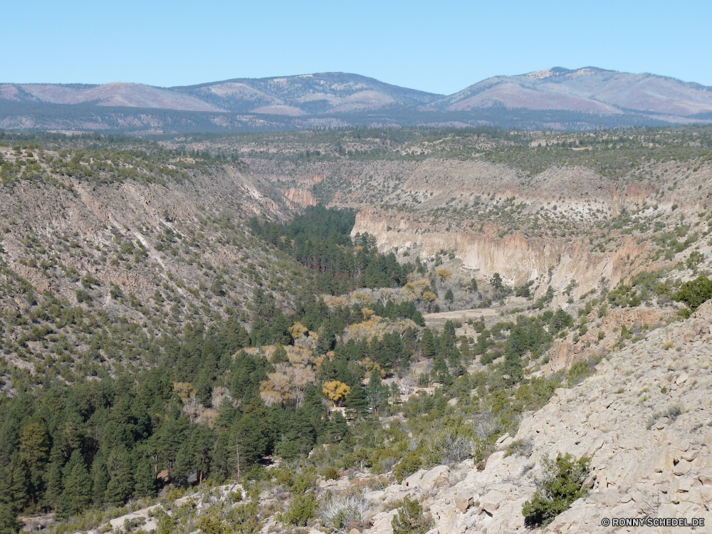 Bandelier National Monument Hochland Berge Landschaft Berg Steppe Fels Schlucht Reiner Wildnis Tal Reisen Himmel Land Park Bereich Fluss nationalen Baum landschaftlich Sommer Wald Tourismus Wasser Stein felsigen im freien Wüste Felsen Bäume Szenerie Wolken Gras Hügel Strauch Spitze Pflanze Urlaub Schlucht natürliche Panorama Kaktus sonnig vascular plant friedliche Insel Frühling Straße Grand Hügel im freien Tag Wiese Klippe Busch Bereich Schnee außerhalb Ziel Ruhe woody plant Szene Abenteuer Belaubung Kiefer fallen Steigung Herbst Creek Alpine Besuchen Sie Geologie Wolke Wandern Bewuchs ruhig Norden gelassene Urlaub Frieden natürliche depression Farbe highland mountains landscape mountain steppe rock canyon plain wilderness valley travel sky land park range river national tree scenic summer forest tourism water stone rocky outdoors desert rocks trees scenery clouds grass hill shrub peak plant vacation ravine natural panorama cactus sunny vascular plant peaceful island spring road grand hills outdoor day meadow cliff bush area snow outside destination calm woody plant scene adventure foliage pine fall slope autumn creek alpine visit geology cloud hiking vegetation quiet north serene vacations peace natural depression color