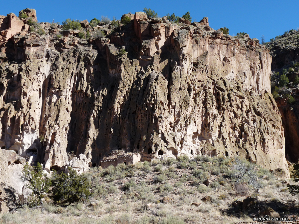 Bandelier National Monument Klippe geologische formation Fels Landschaft Berg Park Reisen Schlucht Stein nationalen Tourismus Felsen Himmel landschaftlich Geologie Sandstein Aushöhlung natürliche Wüste felsigen Sommer Tal Urlaub Fluss Wasser im freien Wildnis Berge Bildung Sand Baum Küste Hügel Klippen Wald Szene Meer Szenerie Küste Ziel im freien Formationen Megalith Spitze Wolken Insel Wandern Bäume hoch Bereich Strand Tag Aussicht Gedenkstätte Panorama Umgebung Landschaften sonnig Rau Wahrzeichen Sonne Steine Struktur Tourist ruhige Bereich Ufer Knoll Kiefer Wanderung Gelände Gras Abenteuer trocken Sonnenlicht Felsformation Urlaub steilen robuste Südwesten schwarz Farbe Grand reservieren Steigung Reise Süden Ozean friedliche cliff geological formation rock landscape mountain park travel canyon stone national tourism rocks sky scenic geology sandstone erosion natural desert rocky summer valley vacation river water outdoor wilderness mountains formation sand tree coast hill cliffs forest scene sea scenery coastline destination outdoors formations megalith peak clouds island hiking trees high range beach day vista memorial panoramic environment scenics sunny rough landmark sun stones structure tourist tranquil area shore knoll pine hike terrain grass adventure dry sunlight rock formation holiday steep rugged southwest black color grand reserve slope trip south ocean peaceful