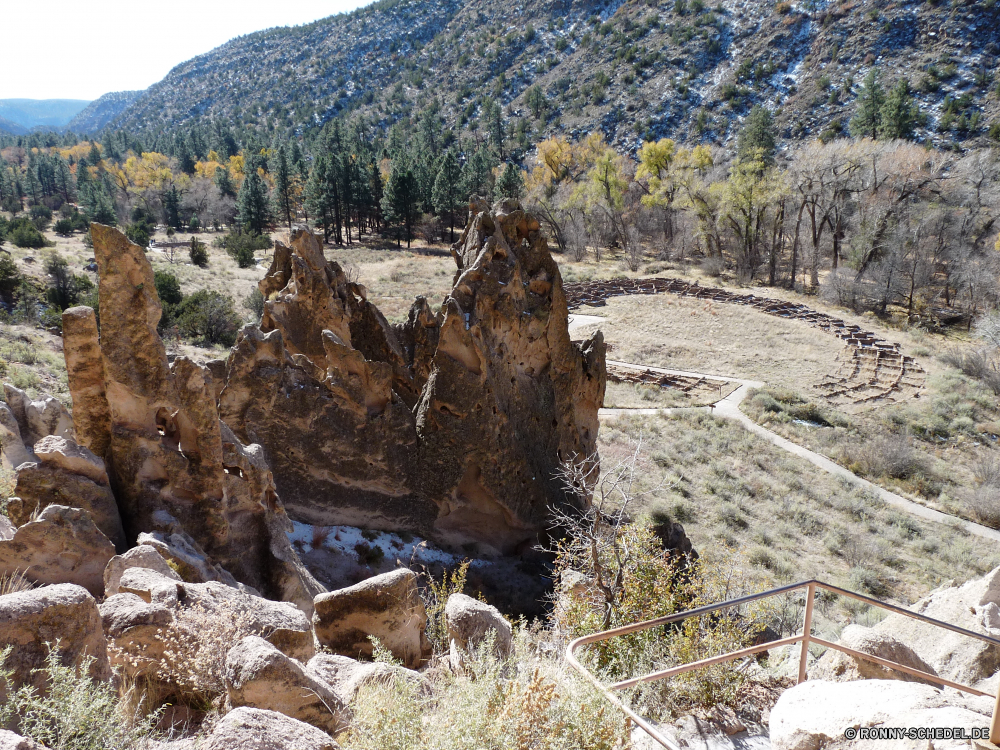 Bandelier National Monument Schlucht Tal Berg Fels Landschaft Schlucht Klippe Park Reisen Berge Himmel Stein Wildnis Tourismus nationalen Felsen Baum Wasser Wüste Urlaub landschaftlich natürliche depression geologische formation Hügel Geologie Bäume Sommer im freien Fluss im freien Wald natürliche Aushöhlung Bildung Bereich Wandern Steigung felsigen Szenerie Sand Küste Wolken Aufstieg Sandstein Meer Panorama Umgebung Wolke Spitze Panorama Ziel Ozean Kiefer Klippen Aussicht Hochland Wild Abenteuer Szene Farbe geologische Tourist Ufer Tag Küste Urlaub trocken Insel Wahrzeichen Schnee Kaktus Sonne Südwesten Grand Linie sonnig Mauer Reise friedliche Formationen Creek Landschaften hoch Steine Süden Frühling canyon valley mountain rock landscape ravine cliff park travel mountains sky stone wilderness tourism national rocks tree water desert vacation scenic natural depression geological formation hill geology trees summer outdoor river outdoors forest natural erosion formation range hiking slope rocky scenery sand coast clouds ascent sandstone sea panoramic environment cloud peak panorama destination ocean pine cliffs vista highland wild adventure scene color geological tourist shore day coastline holiday dry island landmark snow cactus sun southwest grand line sunny wall trip peaceful formations creek landscapes high stones south spring