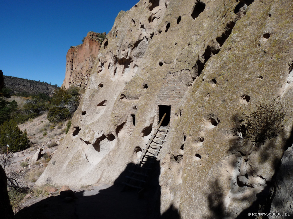 Bandelier National Monument Cliff-Wohnung Wohnung Gehäuse Struktur Reisen Stein Fels alt Schloss Antike Landschaft Tourismus Architektur Himmel Gebäude Geschichte Berg Festung Mauer Wahrzeichen historischen Schlucht Klippe Wüste Park Ruine im freien historische Sandstein Ruine Geologie nationalen Ringwall Aushöhlung Bildung Turm berühmte Sand Urlaub mittelalterliche Steine Backstein Befestigung Stadt Hügel Denkmal Berge landschaftlich Kultur Archäologie Wände Tal Felsen Baum Formationen geologische Bögen natürliche Turkei Stadt Wolken Höhle Südwesten außerhalb Platz im freien Tourist Festung felsigen Wandern Sommer Fluss Kalkstein Sehenswürdigkeiten Roman Szene Reisen Vergangenheit Tempel aussenansicht Wasser Küste Meer cliff dwelling dwelling housing structure travel stone rock old castle ancient landscape tourism architecture sky building history mountain fortress wall landmark historic canyon cliff desert park ruin outdoors historical sandstone ruins geology national rampart erosion formation tower famous sand vacation medieval stones brick fortification city hill monument mountains scenic culture archeology walls valley rocks tree formations geological arches natural turkey town clouds cave southwest outside place outdoor tourist fort rocky hiking summer river limestone sights roman scene traveling past temple exterior water coast sea