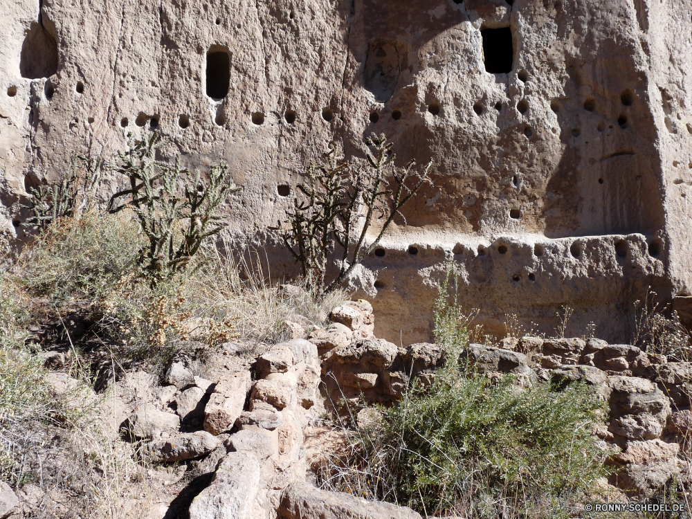 Bandelier National Monument Cliff-Wohnung Wohnung Gehäuse Struktur Mauer alt Grunge Stein Textur Antike im Alter von Rau Oberfläche Verwittert schmutzig Architektur Muster texturierte Fels Jahrgang Gebäude Braun Detail Antik Material Grunge Backstein Fleck getragen beschädigt Beton malen Tapete rostige Geschichte Hintergrund Reisen Verfall Bau Ruine Ruine Zement Rost Retro aussenansicht Schließen Schloss Alterung Urban Eisen historischen neu Tourismus Park Gestaltung veraltet Metall Industrie Industrielle Korrosion geknackt chaotisch defekt befleckt Schmutz metallische Farbe erodiert Backsteine closeup leere dunkel Frame im freien Berg ätzend zu knacken hin-und hergerissen Orange groß Stadt Platz berühmte Landschaft Hintergründe nationalen Wahrzeichen Turm Stahl cliff dwelling dwelling housing structure wall old grunge stone texture ancient aged rough surface weathered dirty architecture pattern textured rock vintage building brown detail antique material grungy brick stain worn damaged concrete paint wallpaper rusty history backdrop travel decay construction ruins ruin cement rust retro exterior close castle aging urban iron historic scratch tourism park design obsolete metal industry industrial corrosion cracked messy broken stained dirt metallic color eroded bricks closeup empty dark frame outdoors mountain corrosive crack torn orange great city place famous landscape backgrounds national landmark tower steel