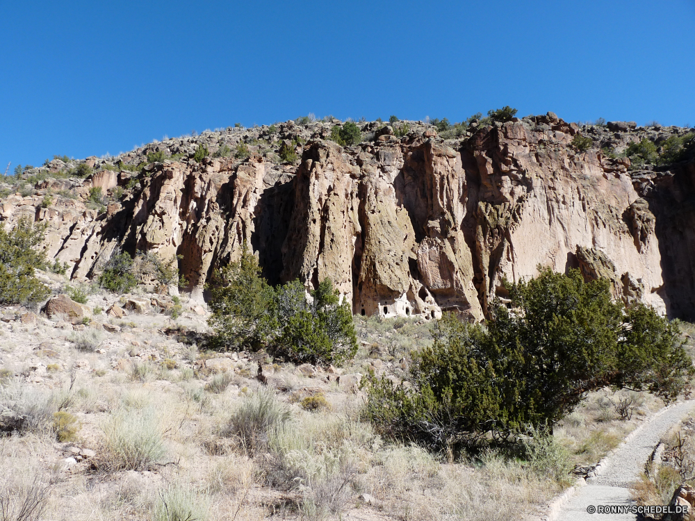 Bandelier National Monument Klippe geologische formation Fels Berg Landschaft Park Reisen Schlucht Himmel Stein nationalen Felsen Berge Wildnis landschaftlich Knoll Baum Tourismus Tal Urlaub Geologie Sommer natürliche im freien felsigen Wald Wüste Wasser im freien Wolken Aushöhlung Sandstein Bildung Bäume Hügel Spitze Szenerie Sand Küste Bereich Wandern Fluss Küste Umgebung hoch Szene sonnig Insel Aussicht Meer Panorama Abenteuer Linie Sonne Klippen Steigung Tourist Gras Kiefer friedliche geologische Wolke Tag Ziel Rau ruhige Farbe Formationen Urlaub Steine Reise Orange Pflanze Wahrzeichen Frühling Wild Südwesten Klettern Grand Hügel Busch Mauer Bereich Strand horizontale Ozean Ufer trocken gelb Straße Sonnenlicht cliff geological formation rock mountain landscape park travel canyon sky stone national rocks mountains wilderness scenic knoll tree tourism valley vacation geology summer natural outdoor rocky forest desert water outdoors clouds erosion sandstone formation trees hill peak scenery sand coast range hiking river coastline environment high scene sunny island vista sea panoramic adventure line sun cliffs slope tourist grass pine peaceful geological cloud day destination rough tranquil color formations holiday stones trip orange plant landmark spring wild southwest climb grand hills bush wall area beach horizontal ocean shore dry yellow road sunlight