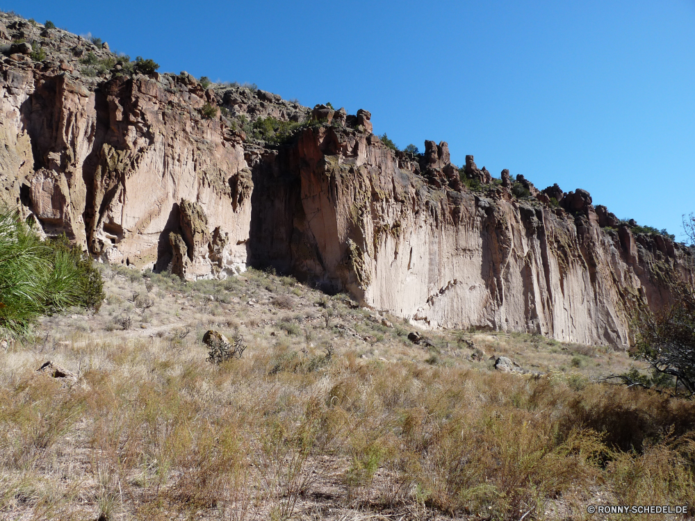 Bandelier National Monument Klippe geologische formation Fels Berg Landschaft Park Reisen nationalen Stein Himmel Tourismus Schlucht landschaftlich Wüste Geologie Felsen Sandstein Megalith Tal Hügel Bildung Wildnis natürliche Baum Struktur im freien felsigen Berge Gedenkstätte Sommer Sand Aushöhlung hoch Szenerie Cliff-Wohnung Urlaub Klippen im freien Bäume Knoll Wasser Küste Spitze Fluss Umgebung Wald Mauer Sonne Meer Wolke Wohnung Südwesten Steigung Wandern Küste Ziel Wolken Grab Strand Linie Bereich Aufstieg Landschaften Szene Süden Formationen geologische Grand Aussicht Gras Panorama Bereich Abenteuer trocken Gehäuse Rau Entwicklung des ländlichen Urlaub steilen Tag Tourist Wild reservieren sonnig Vereinigte Steine Insel Farbe Wahrzeichen cliff geological formation rock mountain landscape park travel national stone sky tourism canyon scenic desert geology rocks sandstone megalith valley hill formation wilderness natural tree structure outdoor rocky mountains memorial summer sand erosion high scenery cliff dwelling vacation cliffs outdoors trees knoll water coast peak river environment forest wall sun sea cloud dwelling southwest slope hiking coastline destination clouds grave beach line range ascent scenics scene south formations geological grand vista grass panoramic area adventure dry housing rough rural holiday steep day tourist wild reserve sunny united stones island color landmark