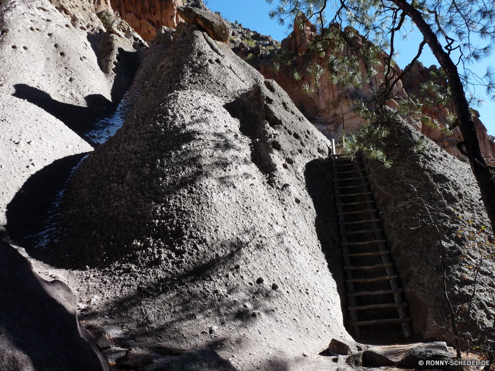 Bandelier National Monument Cliff-Wohnung Stein Antike Wohnung Reisen Struktur Fels Himmel alt Tourismus Landschaft Geschichte Architektur Berg Gehäuse Mauer Gebäude Schritt Wahrzeichen Ruine historischen im freien Klippe Felsen landschaftlich Schloss Steine Denkmal berühmte Unterstützung Gedenkstätte Sand Hügel Urlaub Wolken Megalith Festung Gerät Wüste im freien Berge Ruine Tempel Park Ziel Tourist Schlucht Kultur Pyramide Szenerie historische Sommer Tal Zivilisation Sonne Bau Grab Baum Haus Welt Turm Archäologie Wände Geologie Vergangenheit Antik Gebäude Tag Backstein Stadt nationalen Wildnis Erbe Wandern Reiseziele mittelalterliche Wolke aussenansicht Fluss Entwicklung des ländlichen ruiniert Festung Meer Wunder Sandstein Schritte Bildung Szene Spitze außerhalb in der Nähe Dorf Landschaften Befestigung Schnee Website Süden natürliche Religion Bäume cliff dwelling stone ancient dwelling travel structure rock sky old tourism landscape history architecture mountain housing wall building step landmark ruins historic outdoors cliff rocks scenic castle stones monument famous support memorial sand hill vacation clouds megalith fortress device desert outdoor mountains ruin temple park destination tourist canyon culture pyramid scenery historical summer valley civilization sun construction grave tree house world tower archeology walls geology past antique buildings day brick city national wilderness heritage hiking destinations medieval cloud exterior river rural ruined fort sea wonder sandstone steps formation scene peak outside near village scenics fortification snow site south natural religion trees