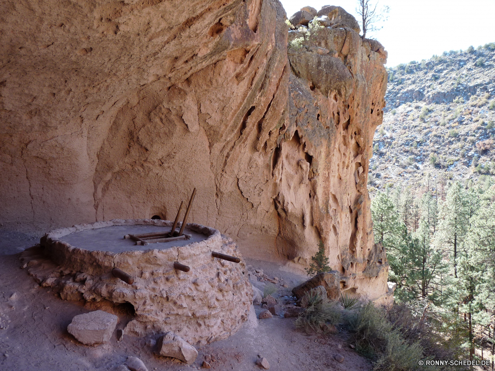 Bandelier National Monument Klippe Cliff-Wohnung Wohnung Fels geologische formation Landschaft Schlucht Gehäuse Park Berg Stein Reisen nationalen Geologie Wüste Struktur Felsen Tourismus Himmel Sandstein Sand landschaftlich Bildung Wildnis Tal Baum Aushöhlung natürliche felsigen im freien Südwesten Sommer Wandern im freien Wasser Berge Urlaub Meer Küste Hügel Formationen Klippen Szenerie Orange geologische Schiff Szene Wolken Strand Mauer Fluss Tag Umgebung Extreme Steine Küste Ziel Ozean Rau Wahrzeichen Aussicht Süden Höhle Farbe Grand Landschaften Bereich Panorama Abenteuer trocken Textur Tourist Sonne Schiff Mesa Urlaub hoch Antike Gelände Welle Westen Zustand Schlucht Schiffswrack Insel Schnee Sonnenlicht Bäume Wrack Bereich cliff cliff dwelling dwelling rock geological formation landscape canyon housing park mountain stone travel national geology desert structure rocks tourism sky sandstone sand scenic formation wilderness valley tree erosion natural rocky outdoor southwest summer hiking outdoors water mountains vacation sea coast hill formations cliffs scenery orange geological ship scene clouds beach wall river day environment extreme stones coastline destination ocean rough landmark vista south cave color grand scenics area panorama adventure dry texture tourist sun vessel mesa holiday high ancient terrain wave west state ravine shipwreck island snow sunlight trees wreck range