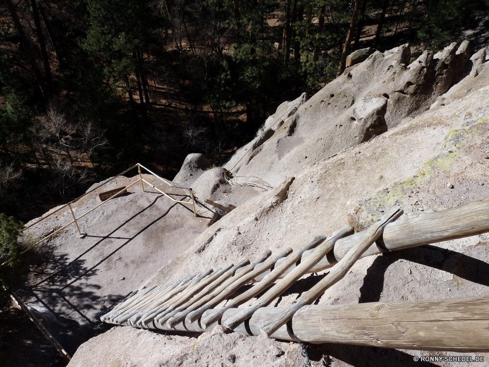 Bandelier National Monument Cliff-Wohnung Wohnung Stein Fels Mauer Gehäuse Struktur Schiff Landschaft Wrack Schiff Berg Antike Klippe nationalen Schlucht alt Sand Berge Reisen Wüste Himmel Handwerk Park Geologie Schiffswrack Architektur Backstein Hügel im freien Geschichte landschaftlich Gebäude Sandstein Textur Oberfläche Felsen Tal Braun Tag Steine historischen Muster horizontale Aushöhlung Tourismus Ruine Urlaub texturierte Sommer Grunge Wolken Rau Material Turkei Baum Fahrzeug Fluss Schnee Roman Ruine Szene Bereich Schließen Wärme ruhige schmutzig Baumaterial natürliche Bäume Loch Archäologie Wald Bildung niemand Bau Beton Verwittert Klima Wildnis historische Stadt Land Szenerie Höhle An Barrier cliff dwelling dwelling stone rock wall housing structure ship landscape wreck vessel mountain ancient cliff national canyon old sand mountains travel desert sky craft park geology shipwreck architecture brick hill outdoors history scenic building sandstone texture surface rocks valley brown day stones historic pattern horizontal erosion tourism ruins vacation textured summer grunge clouds rough material turkey tree vehicle river snow roman ruin scene area close heat tranquil dirty building material natural trees hole archeology forest formation nobody construction concrete weathered climate wilderness historical city land scenery cave to barrier