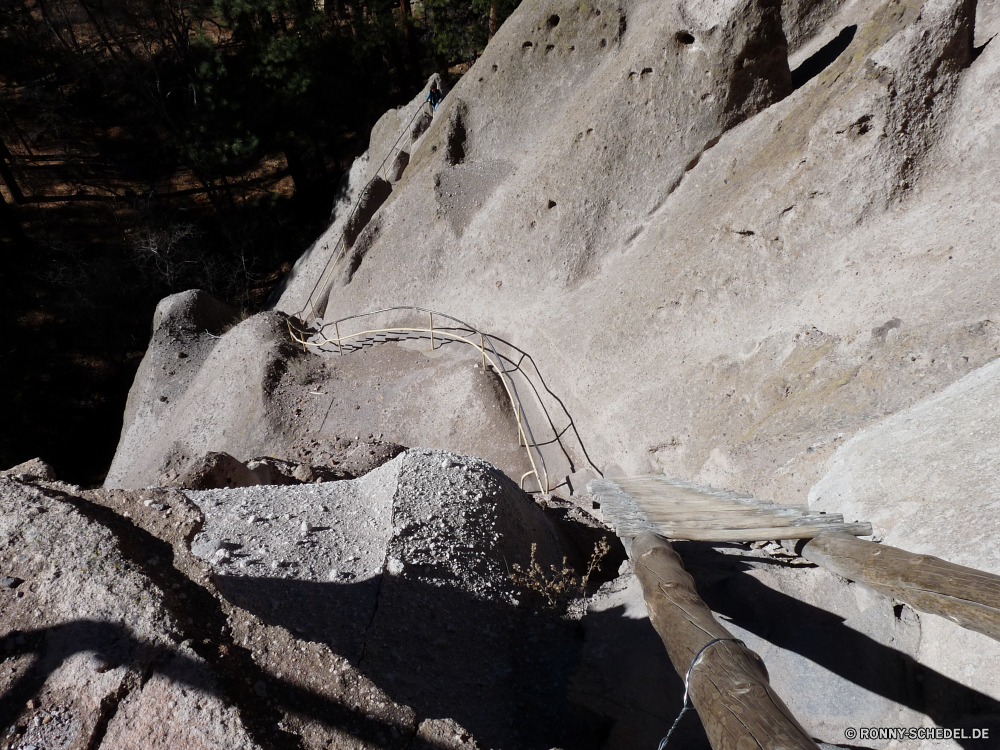 Bandelier National Monument Cliff-Wohnung Wohnung Gehäuse Fels Struktur Berg Landschaft Stein Klippe Schlucht Park Felsen Himmel Geologie Berge landschaftlich nationalen Tourismus Reisen natürliche Wüste Baum Sand Hügel Tal Sandstein Mauer Schnee Wolken im freien im freien Wildnis Rau Textur Eis Spitze Wasser Antike Wolke Südwesten Urlaub alt Steine Szene Muster Tag Höhle geologische Fluss felsigen geologische formation texturierte Farbe niemand Pflanze Klettern Aushöhlung Bildung Orange Sommer trocken Braun Bäume Schlucht Hügel Umgebung Land solide schwarz Tourist Szenerie Urlaub Kiefer Oberfläche cliff dwelling dwelling housing rock structure mountain landscape stone cliff canyon park rocks sky geology mountains scenic national tourism travel natural desert tree sand hill valley sandstone wall snow clouds outdoors outdoor wilderness rough texture ice peak water ancient cloud southwest vacation old stones scene pattern day cave geological river rocky geological formation textured color nobody plant climb erosion formation orange summer dry brown trees ravine hills environment land solid black tourist scenery holiday pine surface