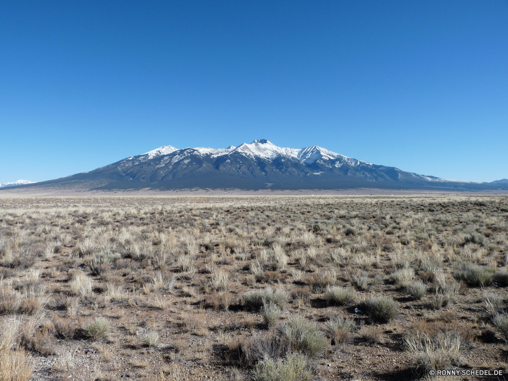 Great Sand Dunes National Park Hochland Landschaft Berg Berge Wüste Land Himmel Steppe Reisen Reiner Fels Hügel trocken Tourismus Umgebung Sommer Tal Wolken Park Sand Feld im freien Stein Entwicklung des ländlichen landschaftlich Gras im freien nationalen Arid Landschaft Wildnis Spitze Bereich Baum Szenerie Wald Straße natürliche sonnig Hügel Fluss Wasser Horizont heiß niemand Szene Wolke Schlucht Gelände Bereich Abenteuer Wild Dürre Land Tag Wiese Mount Felsen Reise Vulkan Wärme Ökologie Urlaub Schnee Sonnenlicht Braun Geologie Boden Wandern Extreme gelb Schmutz Panorama See Labyrinth Sonne Bäume karge Pflanze Wanderung leere Erde Tourist Wetter Farbe Bauernhof Landwirtschaft highland landscape mountain mountains desert land sky steppe travel plain rock hill dry tourism environment summer valley clouds park sand field outdoor stone rural scenic grass outdoors national arid countryside wilderness peak range tree scenery forest road natural sunny hills river water horizon hot nobody scene cloud canyon terrain area adventure wild drought country day meadow mount rocks journey volcano heat ecology vacation snow sunlight brown geology ground hiking extreme yellow dirt panorama lake maze sun trees barren plant hike empty earth tourist weather color farm agriculture