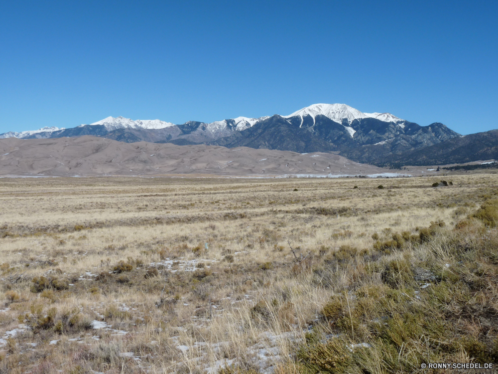 Great Sand Dunes National Park Steppe Hochland Reiner Land Landschaft Berg Berge Bereich Himmel Reisen Fels Baum Hügel Wald Spitze Schnee landschaftlich Tourismus Gras Tal Wolken Wüste im freien Szenerie Park sonnig Stein Sommer Feld Umgebung Wolke nationalen Entwicklung des ländlichen Landschaft Wiese Wildnis Frühling trocken im freien hoch felsigen Wasser fallen Fluss Land Winter friedliche Gelände Bäume natürliche Pfad Szene Straße Arid Panorama Wild Reise Horizont Sand Bereich gelassene Tundra gelb Belaubung See Urlaub Alpine Herbst Hügel Braun Schlucht Landwirtschaft Spitzen Pflanze Kiefer Klettern übergeben Wandern Busch Urlaub Ruhe Farbe Bauernhof Sonnenlicht Farben niemand steppe highland plain land landscape mountain mountains range sky travel rock tree hill forest peak snow scenic tourism grass valley clouds desert outdoors scenery park sunny stone summer field environment cloud national rural countryside meadow wilderness spring dry outdoor high rocky water fall river country winter peaceful terrain trees natural path scene road arid panorama wild journey horizon sand area serene tundra yellow foliage lake vacation alpine autumn hills brown canyon agriculture peaks plant pine climb pass hiking bush vacations calm color farm sunlight colors nobody