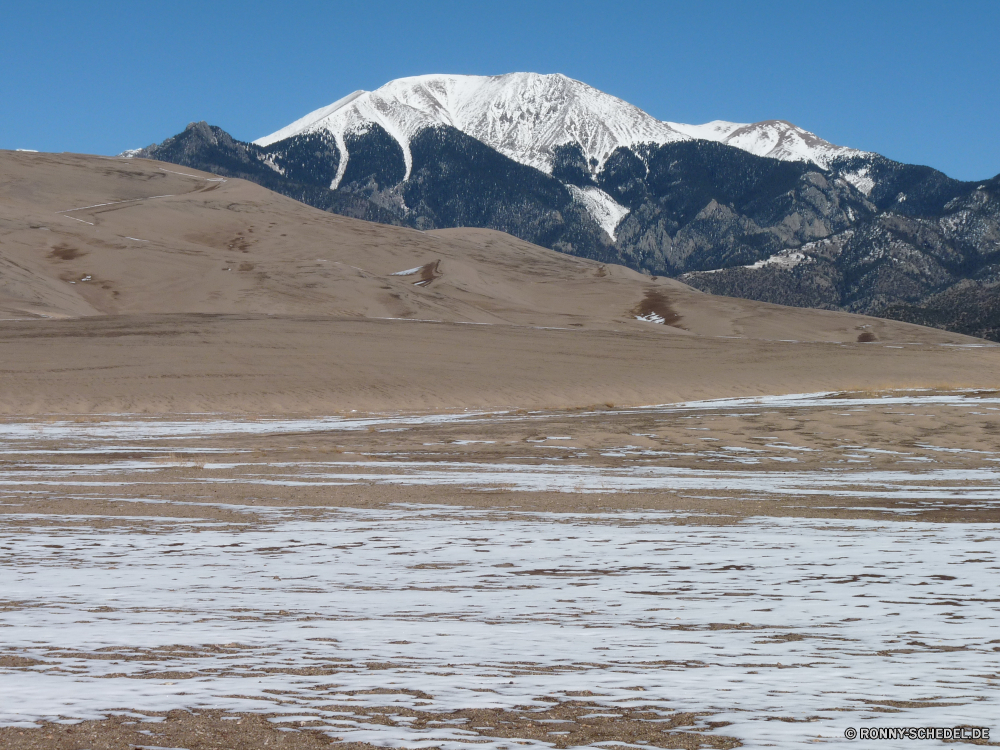 Great Sand Dunes National Park Berg Schnee Berge Gletscher Hochland Landschaft Bereich Spitze Himmel Reisen hoch Eis Fels Winter Wolken Tourismus Szenerie im freien landschaftlich Mount Düne Wandern Park Umgebung im freien nationalen geologische formation Alpen Wald Tal Wildnis Wolke Alp Fluss Stein Steigung Land Becken schneebedeckt Bäume Wasser kalt Alpine Hügel Nach oben See Spitzen Wandern Urlaub natürliche depression Bergsteigen Ski Wanderung Sommer Baum Panorama Höhe Gipfeltreffen Klettern Hügel sonnig natürliche Tourist Trek Klettern Landschaften übergeben felsigen majestätisch Gras Felsen Klippe Wild Aufstieg natürliche Höhe Szene Urlaub Sonnenuntergang Wanderweg Abenteuer Reise Wüste Sport Landschaft Arktis Horizont Frühling Entwicklung des ländlichen Herbst mountain snow mountains glacier highland landscape range peak sky travel high ice rock winter clouds tourism scenery outdoors scenic mount dune hiking park environment outdoor national geological formation alps forest valley wilderness cloud alp river stone slope land basin snowy trees water cold alpine hill top lake peaks trekking vacation natural depression mountaineering ski hike summer tree panorama altitude summit climb hills sunny natural tourist trek climbing landscapes pass rocky majestic grass rocks cliff wild ascent natural elevation scene holiday sunset trail adventure journey desert sport countryside arctic horizon spring rural autumn