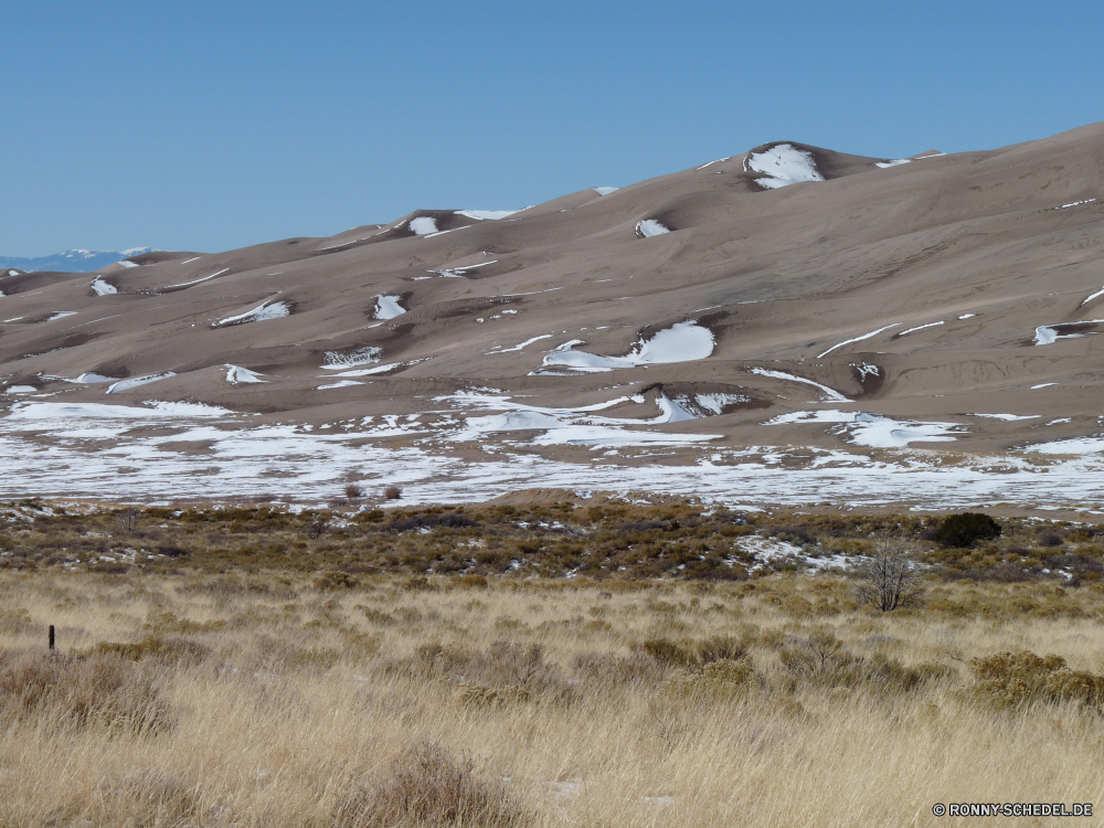 Great Sand Dunes National Park Landschaft Düne Hochland Steppe Land Sand Berg Himmel Berge Reiner Reisen Wüste Wolken Fels Hügel Tal trocken landschaftlich Szenerie Tourismus Sommer Hügel Strand Wasser Urlaub im freien im freien Ozean Umgebung Schnee Stein Meer sonnig hoch natürliche Wolke See Sonne Steigung Spitze Küste Wildnis Park Aufstieg Landschaft Erde Arid heiß Horizont Panorama außerhalb nationalen Dünen schneebedeckt Boden Felsen Winter niemand Grat Baum Fluss Küstenlinie Dürre Entwicklung des ländlichen Gletscher Wald Welle Bereich Tag Reise bewölkt Insel Szene Abenteuer Becken ruhige geologische formation Eis Gras Urlaub Wild sandigen felsigen Reise Feld Küste Sonnenschein Wellen Wärme natürliche depression Braun friedliche gelb landscape dune highland steppe land sand mountain sky mountains plain travel desert clouds rock hill valley dry scenic scenery tourism summer hills beach water vacation outdoors outdoor ocean environment snow stone sea sunny high natural cloud lake sun slope peak coast wilderness park ascent countryside earth arid hot horizon panorama outside national dunes snowy soil rocks winter nobody ridge tree river shoreline drought rural glacier forest wave range day journey cloudy island scene adventure basin tranquil geological formation ice grass holiday wild sandy rocky trip field coastline sunshine waves heat natural depression brown peaceful yellow