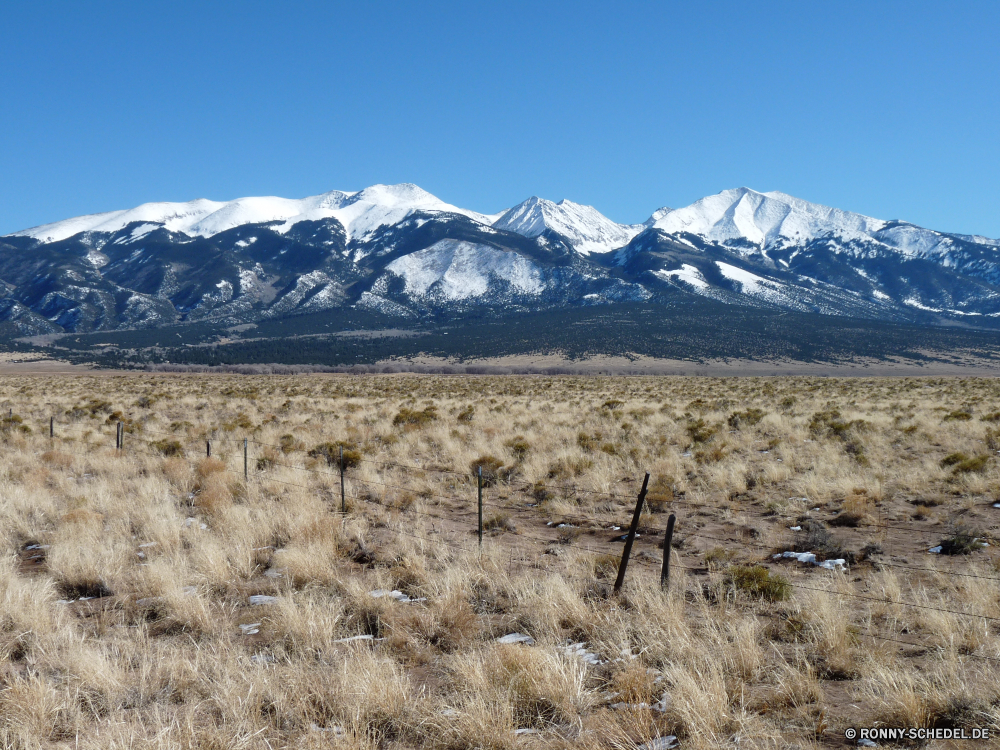 Great Sand Dunes National Park Steppe Reiner Berg Hochland Landschaft Land Berge Bereich Schnee Himmel Spitze Reisen Wald Baum Park Fels Tourismus Hügel Tal Stein landschaftlich nationalen Szenerie Wolken hoch sonnig Winter im freien Wildnis Wolke Bäume im freien Sommer Wüste Alpine Fluss Umgebung Gras Gletscher Spitzen See natürliche Eis Wild schneebedeckt Frühling Wandern Alpen übergeben felsigen Urlaub Reise kalt Nach oben fallen Mount Feld Wasser Wiese Klettern Wanderung Entwicklung des ländlichen Herbst Panorama Ziel Landschaft Klettern Gelände Hügel Klippe majestätisch am Morgen Horizont Urlaub Bergsteigen Gipfeltreffen Landschaften Saison trocken Sonne Straße Kiefer steppe plain mountain highland landscape land mountains range snow sky peak travel forest tree park rock tourism hill valley stone scenic national scenery clouds high sunny winter outdoors wilderness cloud trees outdoor summer desert alpine river environment grass glacier peaks lake natural ice wild snowy spring hiking alps pass rocky vacation journey cold top fall mount field water meadow climbing hike rural autumn panorama destination countryside climb terrain hills cliff majestic morning horizon holiday mountaineering summit landscapes season dry sun road pine