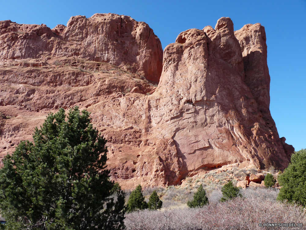 Garden of Gods Schlucht Fels Wüste Klippe Cliff-Wohnung Park Landschaft Berg nationalen Tal Sandstein Reisen Wohnung Schlucht Stein Himmel Bildung Tourismus Gehäuse Sand Geologie landschaftlich Wildnis Knoll Aushöhlung Backstein Felsen Berge im freien natürliche Baumaterial Südwesten Struktur Urlaub geologische formation Formationen geologische natürliche depression im freien Szenerie Bögen Sommer Butte Orange Wahrzeichen Wolken Westen Hügel Denkmal Tourist Klippen Arid Ziel Ehrfurcht Aussicht Wandern Baum trocken Mesa Prima Umgebung reservieren Bereich Wasser Fluss Grand felsigen Staaten Bereich Abenteuer Farbe Reise Nationalpark Wanderung Hügel Vereinigte Steine Land Grat Wunder Touristische Abfälle Gelände westliche Wolke Panorama Landschaften heiß Süden Turm canyon rock desert cliff cliff dwelling park landscape mountain national valley sandstone travel dwelling ravine stone sky formation tourism housing sand geology scenic wilderness knoll erosion brick rocks mountains outdoors natural building material southwest structure vacation geological formation formations geological natural depression outdoor scenery arches summer butte orange landmark clouds west hill monument tourist cliffs arid destination awe vista hiking tree dry mesa awesome environment reserve range water river grand rocky states area adventure color trip national park hike hills united stones land ridge wonder touristic waste terrain western cloud panoramic scenics hot south tower