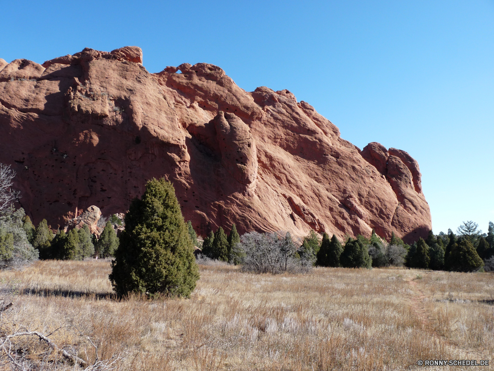 Garden of Gods Knoll Landschaft Fels Berg Wüste nationalen Stroh Himmel Klippe Park Reisen Schlucht Wildnis Felsen Dach Berge Stein Sandstein Tourismus Bildung landschaftlich Schutzüberzug Hügel Sand im freien natürliche Tal im freien Geologie Sommer Bereich Spitze Szenerie Landschaften Bespannung Wolken Steine Urlaub Hügel Arid Wild Hügel Fluss Bereich Wasser geologische formation Sonne Szene Baum Tourist Südwesten Grab Cliff-Wohnung felsigen Denkmal trocken Orange Umgebung Geschichte geologische Bögen Aushöhlung Höhle Baseball-Ausrüstung hoch Wolke Tag See Wahrzeichen Klippen Ehrfurcht Wald Westen majestätisch Antike Panorama Abenteuer Wohnung Farbe ruhige Erholung Mauer Struktur Formationen Klettern Wanderung Wandern Backstein Panorama Süden Ziel Land Sonnenuntergang Sportgerät Meer Land knoll landscape rock mountain desert national thatch sky cliff park travel canyon wilderness rocks roof mountains stone sandstone tourism formation scenic protective covering hill sand outdoor natural valley outdoors geology summer range peak scenery scenics covering clouds stones vacation mound arid wild hills river area water geological formation sun scene tree tourist southwest grave cliff dwelling rocky monument dry orange environment history geological arches erosion cave baseball equipment high cloud day lake landmark cliffs awe forest west majestic ancient panoramic adventure dwelling color tranquil recreation wall structure formations climb hike hiking brick panorama south destination land sunset sports equipment sea country