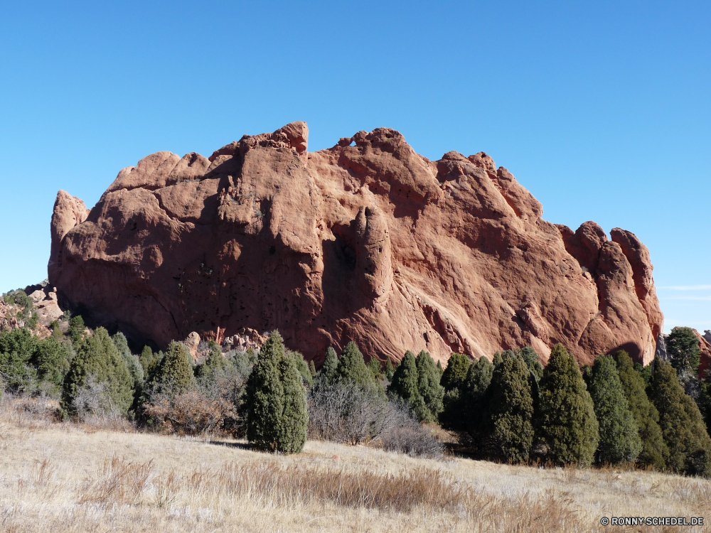 Garden of Gods Knoll Fels Landschaft Berg Wüste Klippe Himmel Park Reisen nationalen Schlucht Felsen Stein Tourismus Berge landschaftlich Sand Wildnis Sandstein im freien natürliche geologische formation Hügel Geologie Bildung Höhle Urlaub Tal Spitze Steine Sommer Grab im freien Wolken Klippen Megalith Szenerie Baum Landschaften Bereich Umgebung Tourist Wasser Hügel felsigen Panorama Wald Aushöhlung Struktur Sonne Szene Wolke Tag Meer Süden Bereich Orange ruhige Wahrzeichen Fluss Formationen Wild hoch Urlaub Abenteuer Gedenkstätte Geschichte geologische Bögen Südwesten Arid niemand majestätisch Wandern in der Nähe Strand Insel Farbe Küste Erholung Hügel knoll rock landscape mountain desert cliff sky park travel national canyon rocks stone tourism mountains scenic sand wilderness sandstone outdoor natural geological formation hill geology formation cave vacation valley peak stones summer grave outdoors clouds cliffs megalith scenery tree scenics area environment tourist water hills rocky panoramic forest erosion structure sun scene cloud day sea south range orange tranquil landmark river formations wild high holiday adventure memorial history geological arches southwest arid nobody majestic hiking near beach island color coast recreation mound