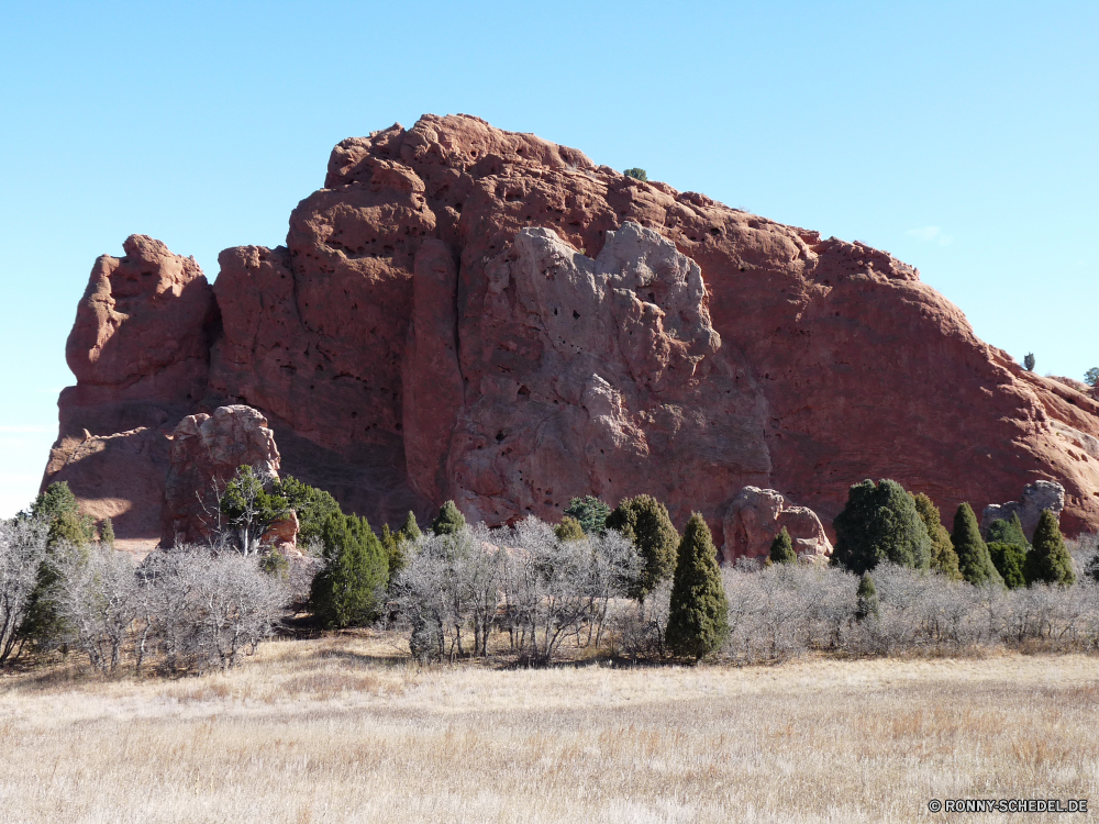 Garden of Gods Grab Fels Knoll Landschaft Wüste Reisen Berg Schlucht Park Tourismus Stein nationalen Sandstein Klippe Himmel Felsen Wildnis Sand landschaftlich Backstein Megalith Bildung Berge Tal im freien im freien natürliche Geschichte Geologie Ziel Antike Baumaterial Hügel Umgebung Sommer Urlaub Wahrzeichen historischen Tourist Szenerie Gedenkstätte Baum Struktur Mauer Denkmal Bereich alt Aushöhlung Hügel Steine Wolken Südwesten Ruine Bereich Gebäude trocken Bögen Fluss Wanderung Kaktus Sonne majestätisch in der Nähe Panorama Landschaften Abenteuer Farbe Reise Süden geologische formation Festung Ehrfurcht Spitze Westen Wandern Architektur Stadt Stroh Wasser Land befindet sich Festung Wild hoch felsigen Einsamkeit außerhalb Orange Pflanze Reise Osten Höhle Tag niemand Schloss grave rock knoll landscape desert travel mountain canyon park tourism stone national sandstone cliff sky rocks wilderness sand scenic brick megalith formation mountains valley outdoors outdoor natural history geology destination ancient building material hill environment summer vacation landmark historic tourist scenery memorial tree structure wall monument range old erosion hills stones clouds southwest ruin area building dry arches river hike cactus sun majestic near panoramic scenics adventure color journey south geological formation fortress awe peak west hiking architecture city thatch water country located fort wild high rocky solitude outside orange plant trip east cave day nobody castle