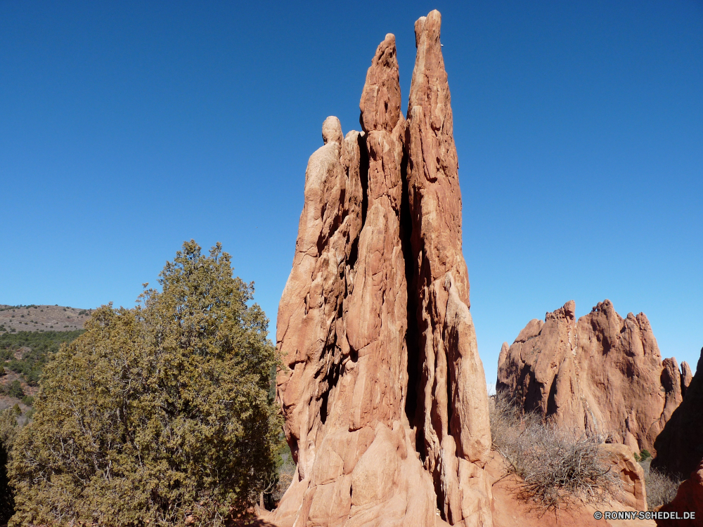 Garden of Gods Knoll Fels Schlucht Park Wüste Landschaft nationalen Sandstein Reisen Klippe Stein Aushöhlung Felsen Himmel Berg Sand Bildung Geologie natürliche Formationen Tourismus landschaftlich Wildnis Urlaub Tal Südwesten Berge Orange Baum Bögen Struktur Landschaften Szenerie im freien Arid Wahrzeichen Wolken geologische formation Megalith im freien Gelände Obelisk Schlucht Spalte westliche Umgebung Hügel Nationalpark Aussicht felsigen Westen Extreme Gedenkstätte Sommer Butte geologische Klippen Wandern Denkmal Zustand Bereich Farbe geologische Antike einzigartige Reise Ziel Land berühmte trocken Sonnenuntergang Hoodoos Ehrfurcht Wanderung Grand Bereich Steine heiß Kiefer Wasser friedliche Küste knoll rock canyon park desert landscape national sandstone travel cliff stone erosion rocks sky mountain sand formation geology natural formations tourism scenic wilderness vacation valley southwest mountains orange tree arches structure scenics scenery outdoor arid landmark clouds geological formation megalith outdoors terrain obelisk ravine column western environment hill national park vista rocky west extreme memorial summer butte geological cliffs hiking monument state area color geologic ancient unique trip destination land famous dry sunset hoodoos awe hike grand range stones hot pine water peaceful coast