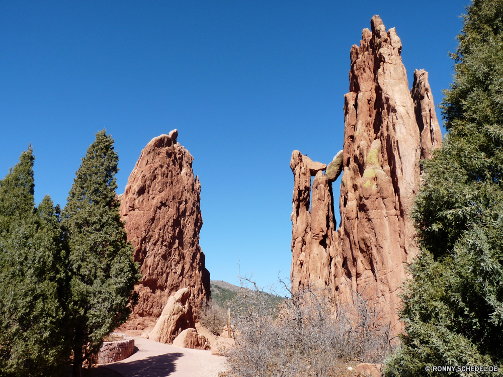 Garden of Gods Schlucht Fels Landschaft Tal Schlucht Park Reisen Berg nationalen Wüste Klippe Sandstein Stein Tourismus Himmel Felsen Aushöhlung Baum Wildnis natürliche natürliche depression landschaftlich Bildung Geologie Urlaub Formationen Sand im freien Berge Wasser im freien Landschaften Hügel Sommer Südwesten felsigen Wahrzeichen Szenerie Panorama Bereich Bereich geologische geologische formation Bögen Orange Wolke Meer woody plant Wolken Küste Fluss Westen Aussicht Wandern Bogen Ziel Tourist Farbe geologische Wald Kiefer Panorama Szene Steine Pflanze Nationalpark Klippen westliche Spitze Bucht Reise Umgebung Sonne Bäume Struktur Ehrfurcht Tag Einsamkeit Touristische Gelände Strand reservieren vascular plant Extreme Zustand Linie Abenteuer Ozean Insel gelb Horizont Höhle Schloss Welle canyon rock landscape valley ravine park travel mountain national desert cliff sandstone stone tourism sky rocks erosion tree wilderness natural natural depression scenic formation geology vacation formations sand outdoor mountains water outdoors scenics hill summer southwest rocky landmark scenery panoramic area range geological geological formation arches orange cloud sea woody plant clouds coast river west vista hiking arch destination tourist color geologic forest pine panorama scene stones plant national park cliffs western peak bay trip environment sun trees structure awe day solitude touristic terrain beach reserve vascular plant extreme state line adventure ocean island yellow horizon cave castle wave