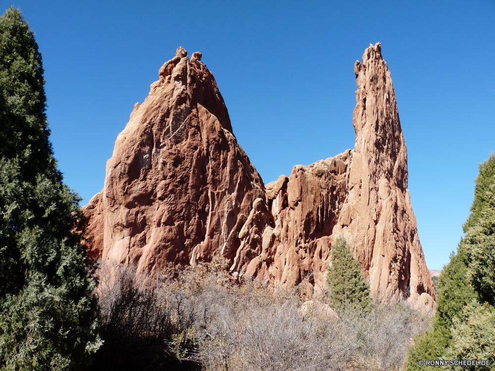 Garden of Gods Schlucht Fels Park Tal nationalen Klippe Landschaft Wüste Schlucht Sandstein Berg Reisen landschaftlich Stein Himmel Tourismus Knoll Aushöhlung Bildung Geologie natürliche Felsen Formationen Sand natürliche depression Wildnis geologische formation im freien im freien Südwesten Bögen Berge Baum Urlaub Szenerie geologische Sommer Aussicht Orange felsigen Wandern Landschaften Umgebung Hügel Bereich Nationalpark Reise Klippen Westen Wolke Ziel Wolken Wahrzeichen Ehrfurcht Tourist Fluss Arid westliche hoch Wasser gelb Butte reservieren Bogen Spitze Panorama Bereich Steine Cliff-Wohnung Farbe Bäume geologische Prima Tag Touristische Riff Wanderung Hügel majestätisch Abenteuer Erholung canyon rock park valley national cliff landscape desert ravine sandstone mountain travel scenic stone sky tourism knoll erosion formation geology natural rocks formations sand natural depression wilderness geological formation outdoors outdoor southwest arches mountains tree vacation scenery geological summer vista orange rocky hiking scenics environment hill range national park trip cliffs west cloud destination clouds landmark awe tourist river arid western high water yellow butte reserve arch peak panoramic area stones cliff dwelling color trees geologic awesome day touristic reef hike hills majestic adventure recreation