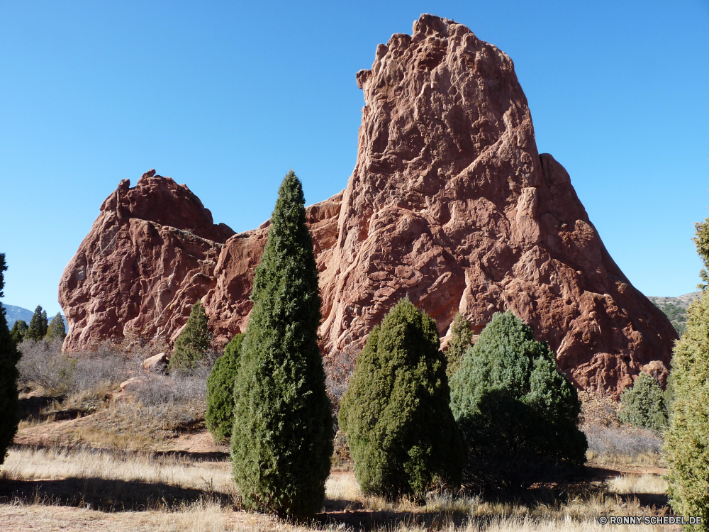 Garden of Gods Fels Landschaft Berg Knoll Reisen Stein Klippe Tourismus Park Himmel Felsen Berge Wüste nationalen Schlucht landschaftlich Wildnis Wolken Baum natürliche Sommer im freien Sand Urlaub Sandstein Spitze im freien Hügel Szenerie Panorama Szene Wasser Meer Strand Aushöhlung Bildung Umgebung Süden Megalith Tal Landschaften Urlaub Struktur Schloss Wahrzeichen Geschichte Geologie Sonne Antike Ziel Küste Bögen Fluss Westen Wolke Befestigung Bäume Turm felsigen Gras hoch Bereich Steine Ozean alt geologische formation Land Formationen Ehrfurcht Tag Wald Südwesten Tourist Aussicht Insel majestätisch Orange Abenteuer Reise Küste Festung berühmte Gedenkstätte Landschaft Horizont Linie rock landscape mountain knoll travel stone cliff tourism park sky rocks mountains desert national canyon scenic wilderness clouds tree natural summer outdoors sand vacation sandstone peak outdoor hill scenery panoramic scene water sea beach erosion formation environment south megalith valley scenics holiday structure castle landmark history geology sun ancient destination coast arches river west cloud fortification trees tower rocky grass high range stones ocean old geological formation land formations awe day forest southwest tourist vista island majestic orange adventure trip coastline fortress famous memorial countryside horizon line