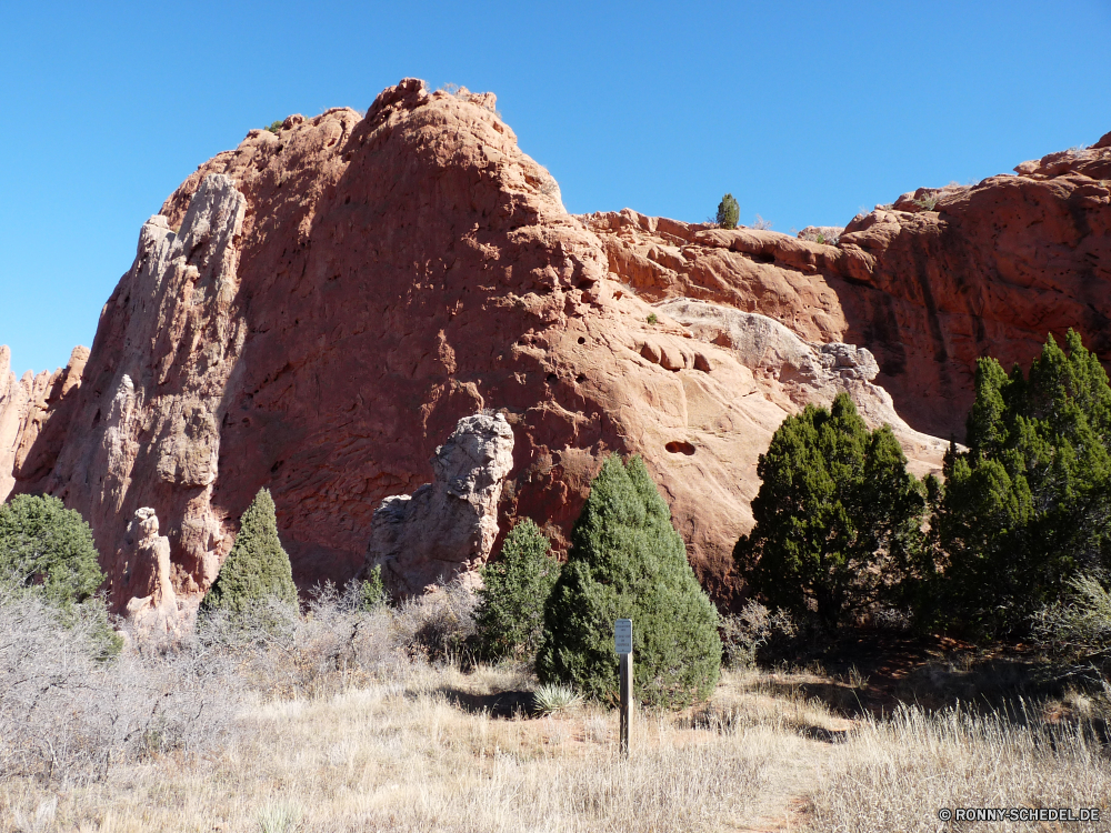 Garden of Gods Knoll Fels Schlucht Wüste Park Landschaft Klippe nationalen Reisen Sandstein Himmel Berg Stein Felsen natürliche Tourismus Bildung Wildnis Aushöhlung Sand landschaftlich Tal Geologie Bögen Südwesten Berge Formationen im freien im freien Orange geologische formation geologische Baum Urlaub Szenerie Sommer Tourist Arid Bogen Wolke Wolken Ehrfurcht Wandern trocken Höhle Aussicht Bereich Sonne Wasser Sonnenuntergang Umgebung Erholung felsigen Spitze Westen Panorama Landschaften Denkmal heiß Schlucht Wahrzeichen Fluss Butte Klippen Nationalpark Gelände westliche Abenteuer Land Hügel gelb Wunder Grand Reise Bäume knoll rock canyon desert park landscape cliff national travel sandstone sky mountain stone rocks natural tourism formation wilderness erosion sand scenic valley geology arches southwest mountains formations outdoor outdoors orange geological formation geological tree vacation scenery summer tourist arid arch cloud clouds awe hiking dry cave vista area sun water sunset environment recreation rocky peak west panoramic scenics monument hot ravine landmark river butte cliffs national park terrain western adventure land hill yellow wonder grand trip trees