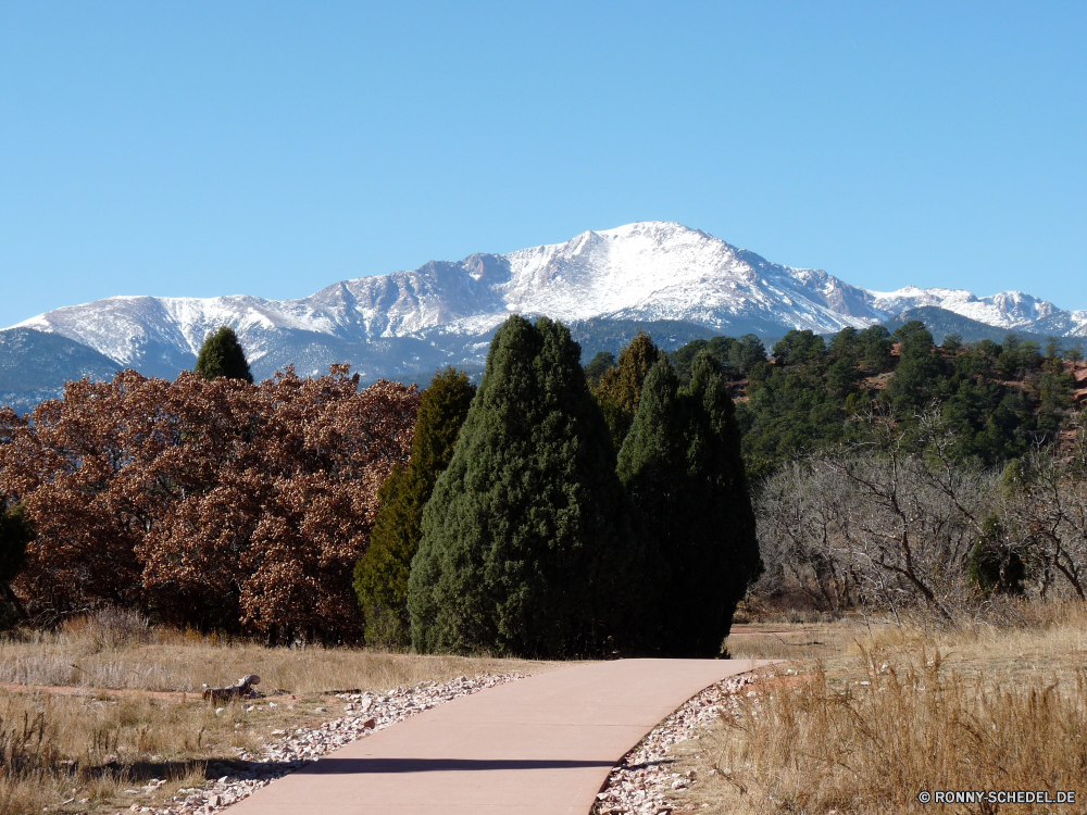 Garden of Gods Berg Landschaft Berge Reisen Himmel Fels Bereich landschaftlich Spitze Tourismus Hügel Baum nationalen Szenerie Park Hochland im freien Schnee Tal Stein Wald Stroh Sommer Wolken im freien Linie Felsen Gras Umgebung Steigung Heu felsigen Dach Land Klippe natürliche Knoll Tourist Wolke Bäume Wüste See Tag Wahrzeichen Wandern hoch geologische formation Wildnis Schutzüberzug Feld Alp Herbst Szene Antike Landschaft Urlaub Fluss Wanderung Land Futter Ziel Schlucht Spitzen Sonne Alpen Geologie Wild Landschaften niemand Pflanze historischen Ruhe Urlaub Sand Horizont Entwicklung des ländlichen Frühling klar Klettern Landschaften außerhalb Eis Panorama bewölkt trocken Wasser Bespannung vascular plant Wiese Saison mountain landscape mountains travel sky rock range scenic peak tourism hill tree national scenery park highland outdoor snow valley stone forest thatch summer clouds outdoors line rocks grass environment slope hay rocky roof land cliff natural knoll tourist cloud trees desert lake day landmark hiking high geological formation wilderness protective covering field alp autumn scene ancient countryside holiday river hike country fodder destination canyon peaks sun alps geology wild scenics nobody plant historic calm vacation sand horizon rural spring clear climb landscapes outside ice panorama cloudy dry water covering vascular plant meadow season