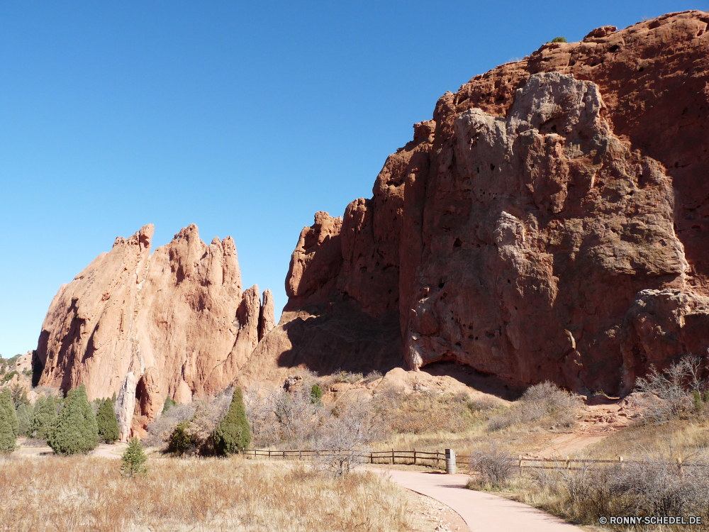 Garden of Gods Schlucht Klippe Fels Tal Schlucht Wüste Park Landschaft nationalen geologische formation Sandstein Reisen Berg Stein Himmel natürliche depression Sand landschaftlich Aushöhlung Geologie natürliche Berge Tourismus Felsen Bildung Wildnis Formationen Knoll im freien Südwesten Cliff-Wohnung Klippen im freien Urlaub Wahrzeichen Orange Szenerie geologische Baum Wohnung Sommer Höhle Aussicht Wolken Landschaften Steine Wandern Tourist Ziel Bögen Arid Bereich Reise trocken Gehäuse Struktur Sonne Hügel gelb Umgebung Fluss Ehrfurcht Wanderung Gelände Hügel Bogen hoch Szene Abenteuer einzigartige Denkmal Bereich Farbe Hoodoos Butte Prima Nationalpark Touristische Antike niemand Grand Panorama Extreme Textur Panorama heiß ruhige Geschichte Tag Mauer canyon cliff rock valley ravine desert park landscape national geological formation sandstone travel mountain stone sky natural depression sand scenic erosion geology natural mountains tourism rocks formation wilderness formations knoll outdoor southwest cliff dwelling cliffs outdoors vacation landmark orange scenery geological tree dwelling summer cave vista clouds scenics stones hiking tourist destination arches arid area trip dry housing structure sun hill yellow environment river awe hike terrain hills arch high scene adventure unique monument range color hoodoos butte awesome national park touristic ancient nobody grand panoramic extreme texture panorama hot tranquil history day wall