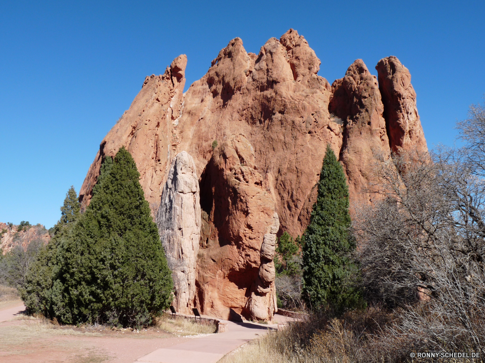 Garden of Gods Schlucht Fels Schlucht Tal Klippe Park Wüste Landschaft Sandstein Berg nationalen Reisen Stein Felsen Cliff-Wohnung Aushöhlung landschaftlich Tourismus Geologie Himmel Bildung natürliche depression geologische formation Wohnung Sand Berge natürliche Wildnis Formationen Backstein Südwesten im freien Gehäuse im freien Wahrzeichen Szenerie Urlaub geologische Baumaterial Wandern Orange Bögen Baum Knoll Wolken Tourist Ziel Struktur Aussicht Bereich Abenteuer Hügel Bereich Klippen Arid Westen Landschaften Sommer Butte Ehrfurcht Umgebung Fluss Grand Prima Nationalpark Wanderung reservieren Hügel Steine Farbe Reise trocken Mesa Touristische Panorama Wunder Antike Abfälle Wolke felsigen Wasser Bäume canyon rock ravine valley cliff park desert landscape sandstone mountain national travel stone rocks cliff dwelling erosion scenic tourism geology sky formation natural depression geological formation dwelling sand mountains natural wilderness formations brick southwest outdoors housing outdoor landmark scenery vacation geological building material hiking orange arches tree knoll clouds tourist destination structure vista area adventure hill range cliffs arid west scenics summer butte awe environment river grand awesome national park hike reserve hills stones color trip dry mesa touristic panoramic wonder ancient waste cloud rocky water trees