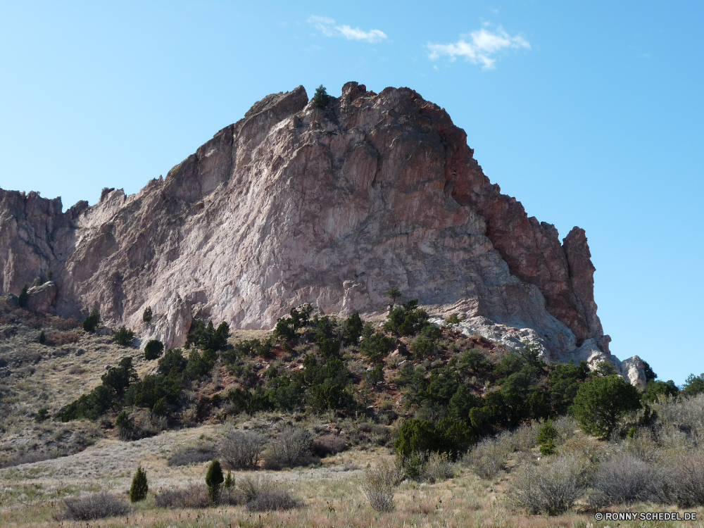 Garden of Gods Knoll Berg Landschaft Fels Himmel Reisen Klippe Park Berge Tourismus nationalen Hügel Spitze Stein Felsen Schlucht landschaftlich Wüste Wildnis im freien Sommer Urlaub im freien Geologie Tal Wolken felsigen Baum Sand Szenerie Abenteuer natürliche Landschaften Szene Bildung Sandstein Bereich Sonne geologische formation Wandern Urlaub Klettern Bäume Hügel Wild Wald Tourist Wolke Klettern hoch Steine Tag außerhalb Stroh Umgebung Geschichte Farbe Wanderung Gras Antike Panorama Bereich Panorama Steigung Nach oben Schnee Nationalpark Alpen Alpine Linie Reise Landschaft ruhige Meer niemand knoll mountain landscape rock sky travel cliff park mountains tourism national hill peak stone rocks canyon scenic desert wilderness outdoors summer vacation outdoor geology valley clouds rocky tree sand scenery adventure natural scenics scene formation sandstone range sun geological formation hiking holiday climbing trees hills wild forest tourist cloud climb high stones day outside thatch environment history color hike grass ancient panoramic area panorama slope top snow national park alps alpine line trip countryside tranquil sea nobody