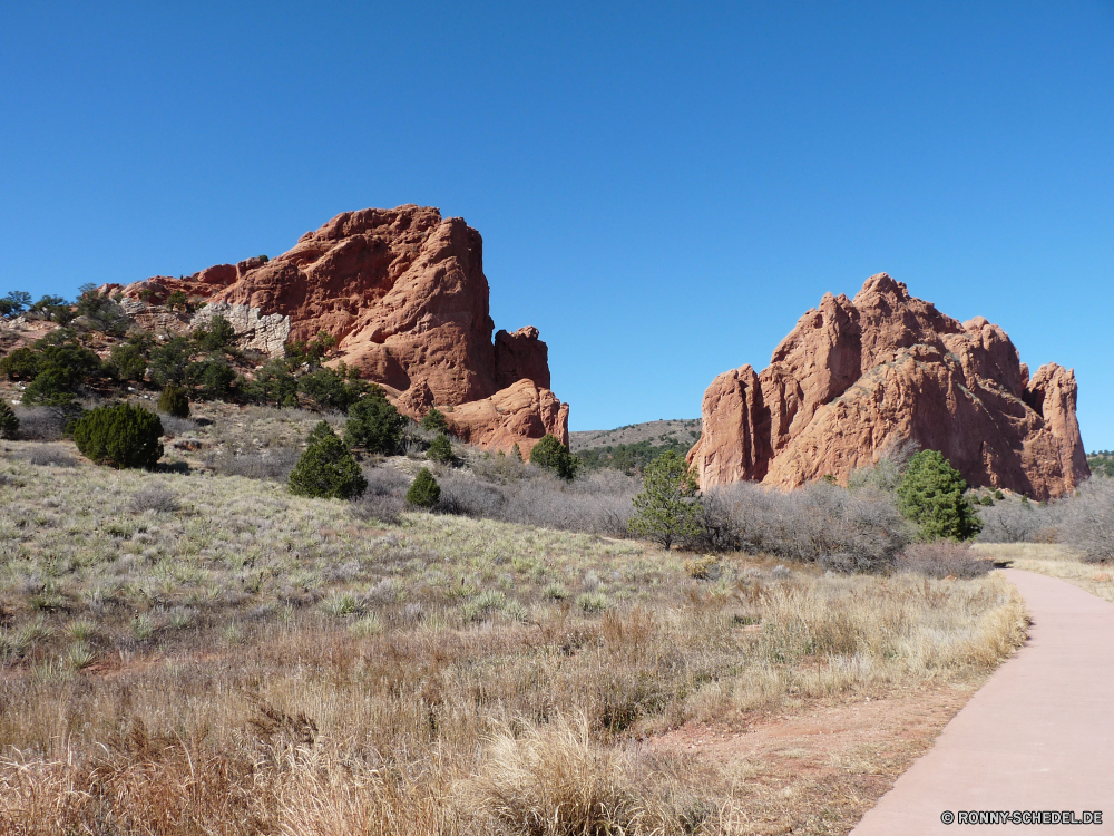 Garden of Gods Schlucht Fels Landschaft Berg Klippe Wüste Park Tal Reisen Stein nationalen Himmel Berge Wildnis Sandstein Tourismus Felsen Bildung Schlucht Aufstieg geologische formation Geologie Steigung landschaftlich Knoll Urlaub Tourist Sand im freien im freien Aushöhlung natürliche Bereich Ziel Wahrzeichen Szenerie Wandern Baum geologische Sommer Hügel Farbe Umgebung natürliche depression Wolken Ehrfurcht Bögen Südwesten Touristische reservieren Spitze Bereich Hochland Abenteuer Steine Abfälle Fluss Aussicht alt Mauer Reise Reise Formationen Grab Panorama Antike Kaktus Geschichte Prima Sonne Grat Wanderung Hügel Wasser Panorama Landschaften Land Orange Denkmal trocken Ringwall Land Struktur niemand felsigen Westen Einsamkeit in der Nähe heiß Sonnenlicht Bäume Frühling Tag canyon rock landscape mountain cliff desert park valley travel stone national sky mountains wilderness sandstone tourism rocks formation ravine ascent geological formation geology slope scenic knoll vacation tourist sand outdoor outdoors erosion natural range destination landmark scenery hiking tree geological summer hill color environment natural depression clouds awe arches southwest touristic reserve peak area highland adventure stones waste river vista old wall trip journey formations grave panorama ancient cactus history awesome sun ridge hike hills water panoramic scenics land orange monument dry rampart country structure nobody rocky west solitude near hot sunlight trees spring day