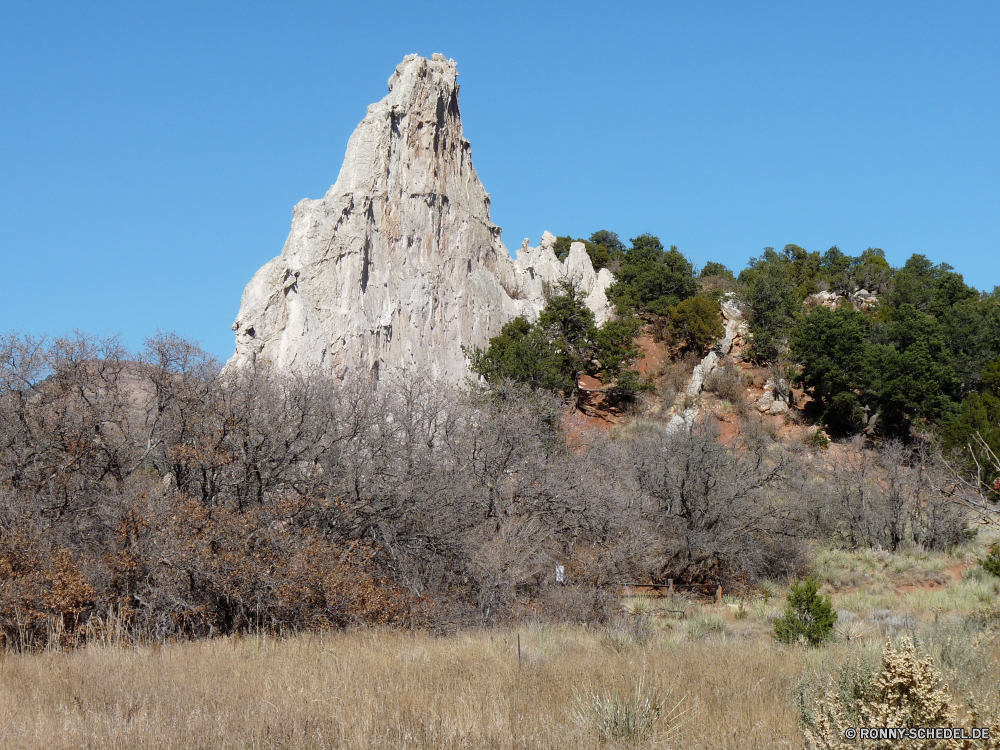 Garden of Gods Knoll Fels Berg Stein Klippe Reisen Landschaft Schlucht Park Sandstein Wüste Himmel nationalen Tourismus Berge Sand Wildnis Bildung Hügel landschaftlich Geschichte Aushöhlung Geologie alt natürliche Felsen Antike im freien geologische formation Formationen historischen Wahrzeichen Baum Gebäude Urlaub im freien Schloss Bereich geologische Bögen reservieren Bereich Steine Tal Denkmal Farbe Sommer Aufstieg Tourist Szenerie Turm Ehrfurcht Ruine Hügel Backstein Steigung Mesa Prima Grat Südwesten Arid Ruine felsigen Spitze hoch Ziel Struktur berühmte Pflanze trocken Land Butte Ausflug Nationalpark Granit Architektur Touristische Abfälle Westen Festung außerhalb Wandern Panorama Landschaften historische Mauer Rau Sonne Land Sonnenlicht knoll rock mountain stone cliff travel landscape canyon park sandstone desert sky national tourism mountains sand wilderness formation hill scenic history erosion geology old natural rocks ancient outdoors geological formation formations historic landmark tree building vacation outdoor castle range geological arches reserve area stones valley monument color summer ascent tourist scenery tower awe ruin hills brick slope mesa awesome ridge southwest arid ruins rocky peak high destination structure famous plant dry land butte excursion national park granite architecture touristic waste west fortress outside hiking panoramic scenics historical wall rough sun country sunlight