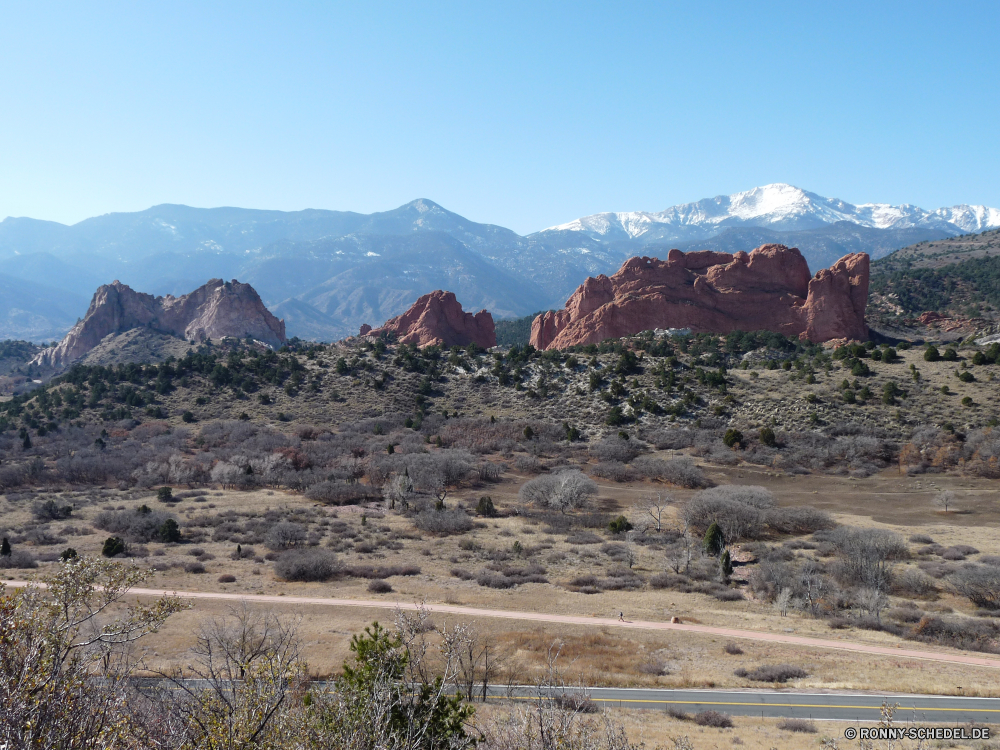 Garden of Gods Berg Berge Bereich Landschaft Hochland Himmel Fels Reisen Tal Schlucht Wüste nationalen Park Wildnis Wolken Schnee Tourismus Stein Felsen Spitze im freien Hügel im freien Wolke Fluss landschaftlich Klippe Land Wald Alp Umgebung Geologie geologische formation Sand hoch Szenerie Bäume Urlaub Baum Schlucht Straße natürliche Höhe übergeben Sommer Panorama Reise trocken Gras Hügel Grand Bereich Wild Reise felsigen Westen Wandern Braun Abenteuer sonnig Vulkan natürliche Wasser Gletscher Steigung Sandstein Mount Bildung Landschaften Wahrzeichen Herbst bunte karge Höhe Arid Tourist Steine See bewölkt Ruhe Aufstieg Horizont natürliche depression Tag mountain mountains range landscape highland sky rock travel valley canyon desert national park wilderness clouds snow tourism stone rocks peak outdoor hill outdoors cloud river scenic cliff land forest alp environment geology geological formation sand high scenery trees vacation tree ravine road natural elevation pass summer panorama journey dry grass hills grand area wild trip rocky west hiking brown adventure sunny volcano natural water glacier slope sandstone mount formation scenics landmark autumn colorful barren altitude arid tourist stones lake cloudy calm ascent horizon natural depression day