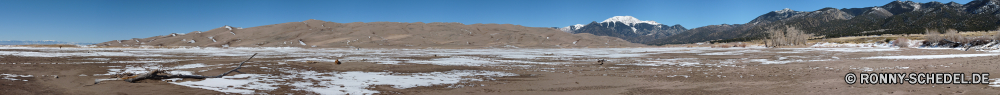 Great Sand Dunes National Park Düne Wüste Sand Landschaft Himmel Land Steppe Reisen Berg Reiner Fels trocken geologische formation Stein Wolken Strand im freien heißer Frühling Hochland Sommer Arid Berge Hügel Meer Wasser Tal Tourismus Urlaub heiß landschaftlich Park nationalen Frühling Schlucht im freien Küste Extreme Ozean Wärme niemand sonnig Wildnis Dünen Insel Hügel Horizont Felsen Umgebung natürliche Geologie Szenerie Tag Abenteuer Gelände Krater natürliche depression Grat Sonnenlicht Erde Szene Wolke Sandbank Orange Dürre Verwurzelung Sonne Klippe Klima Reise Sonnenschein gelb Straße Fluss Sandstein sandigen Tropischer Küste Wind horizontale Boden Schatten Aushöhlung Entwicklung des ländlichen bunte Urlaub Schmutz Bereich Bar Pflanze Wellen Boden Einsamkeit dune desert sand landscape sky land steppe travel mountain plain rock dry geological formation stone clouds beach outdoors hot spring highland summer arid mountains hill sea water valley tourism vacation hot scenic park national spring canyon outdoor coast extreme ocean heat nobody sunny wilderness dunes island hills horizon rocks environment natural geology scenery day adventure terrain crater natural depression ridge sunlight earth scene cloud sandbar orange drought desolate sun cliff climate journey sunshine yellow road river sandstone sandy tropical coastline wind horizontal ground shadow erosion rural colorful holiday dirt area bar plant waves soil solitude