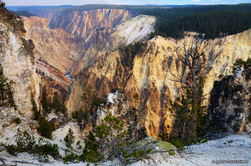 Yellowstone National Park Schlucht Berg Tal Schlucht Landschaft Bereich Klippe Berge Park geologische formation nationalen Schnee Himmel Reisen Baum Wald Fels Tourismus natürliche depression Fluss Wolken im freien Wildnis Bäume landschaftlich Spitze Stein im freien Szenerie Wandern Wolke Aushöhlung Winter Urlaub Hügel Geologie hoch natürliche Felsen Alp Grand Westen sonnig Wasser Abenteuer Südwesten Tourist felsigen Sommer Gletscher Alpine Umgebung Wild Wüste See Felge Eis Sonne Süden außerhalb Wahrzeichen fallen Höhe Kiefer übergeben Norden Ziel Nach oben Gras Nationalpark Frühling Szene schneebedeckt Aussicht Orange Busch Hölzer natürliche Höhe Panorama friedliche Linie ruhige Sonnenuntergang Urlaub Saison canyon mountain valley ravine landscape range cliff mountains park geological formation national snow sky travel tree forest rock tourism natural depression river clouds outdoors wilderness trees scenic peak stone outdoor scenery hiking cloud erosion winter vacation hill geology high natural rocks alp grand west sunny water adventure southwest tourist rocky summer glacier alpine environment wild desert lake rim ice sun south outside landmark fall altitude pine pass north destination top grass national park spring scene snowy vista orange bush woods natural elevation panorama peaceful line tranquil sunset holiday season